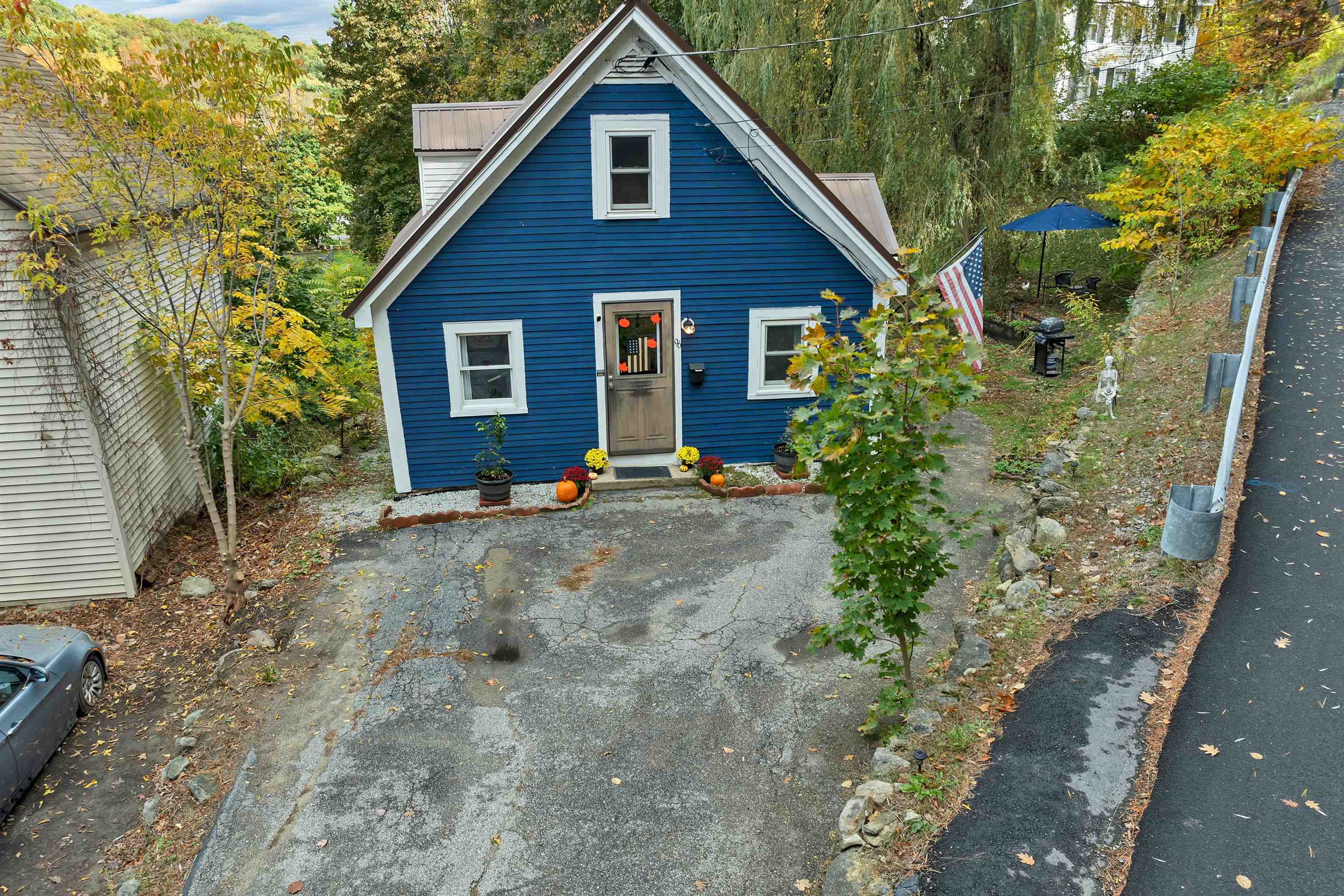 96 Clinton St, Laconia, NH 03246