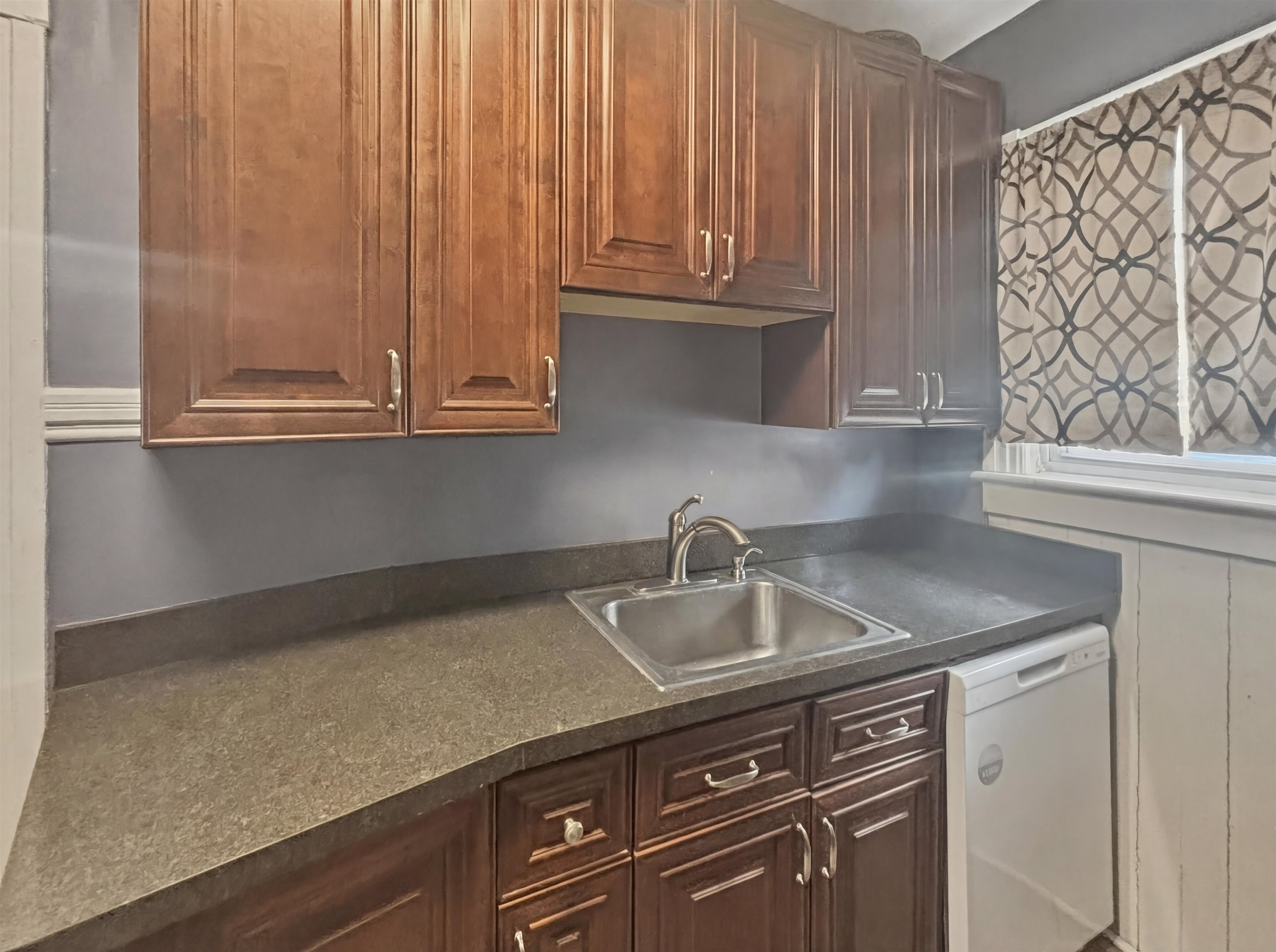 646 Maple St, Manchester, NH 03104