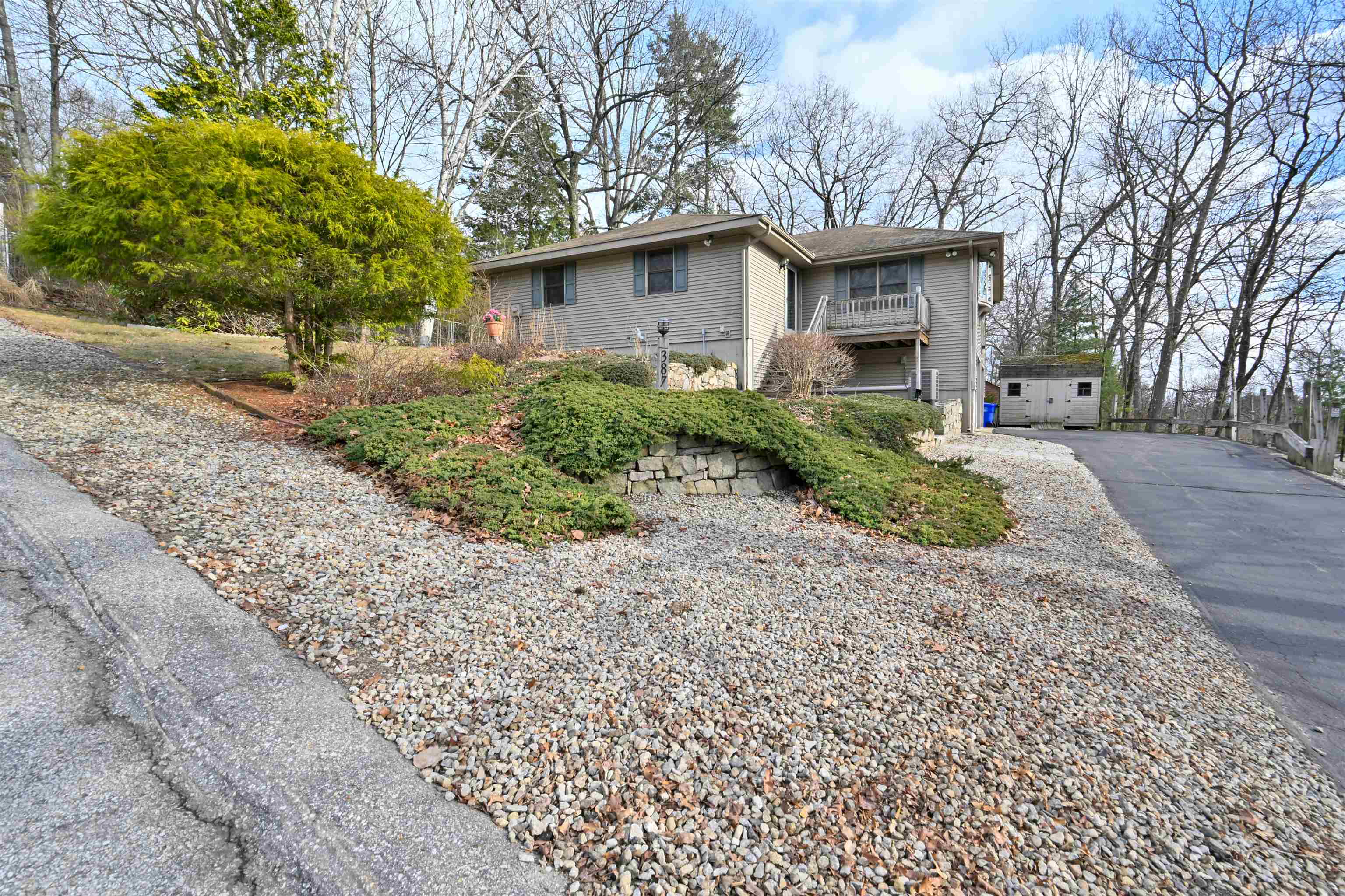 387 Harrison St, Manchester, NH 03104