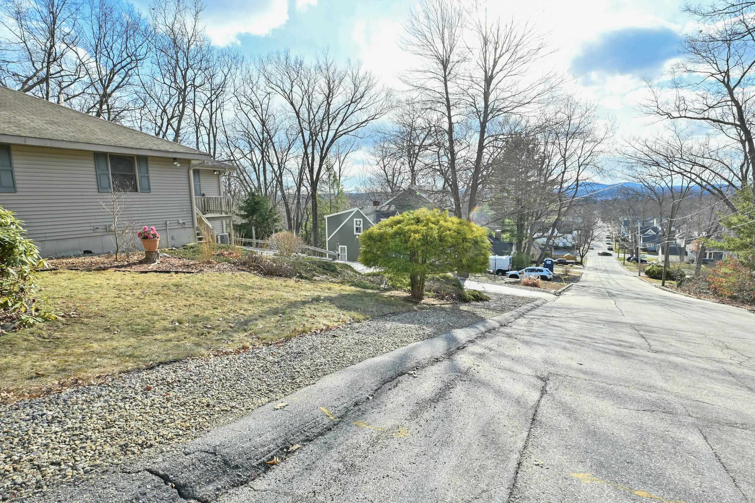 387 Harrison St, Manchester, NH 03104