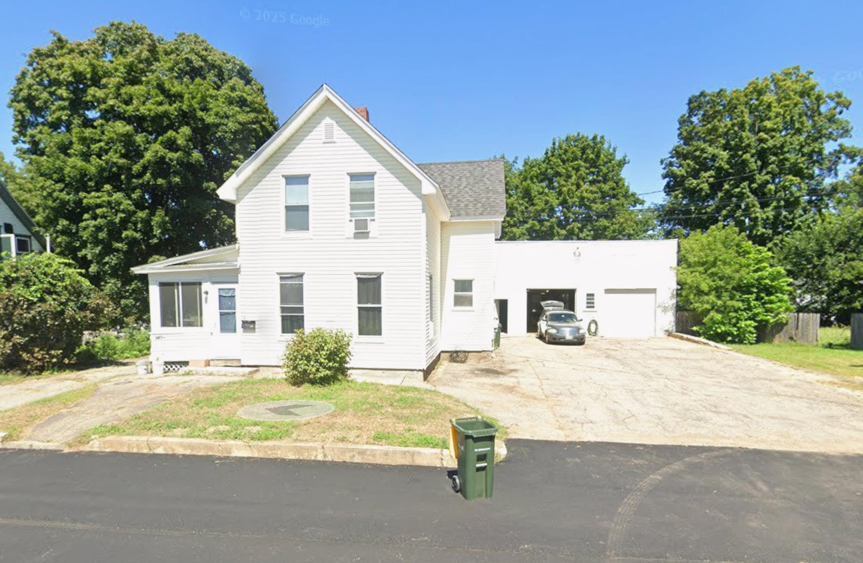 14 Summer St, Laconia, NH 03246