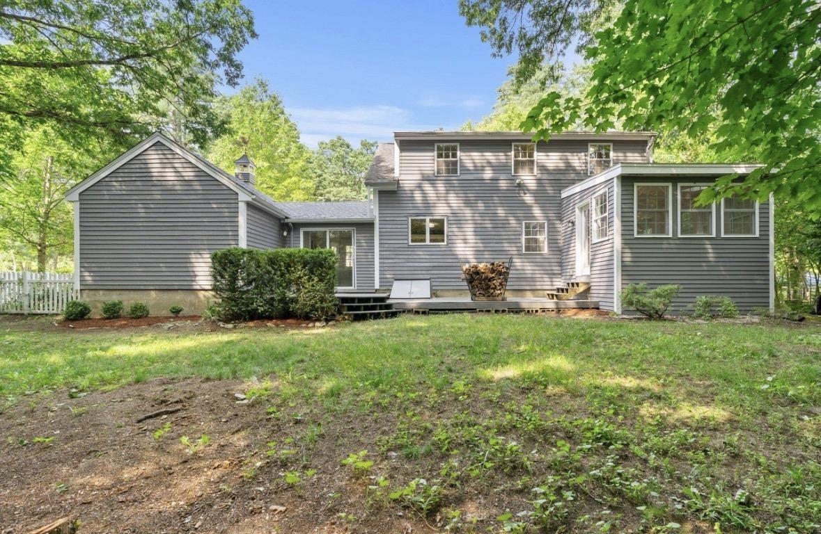 166 Turkey Hill Rd, Merrimack, NH 03054