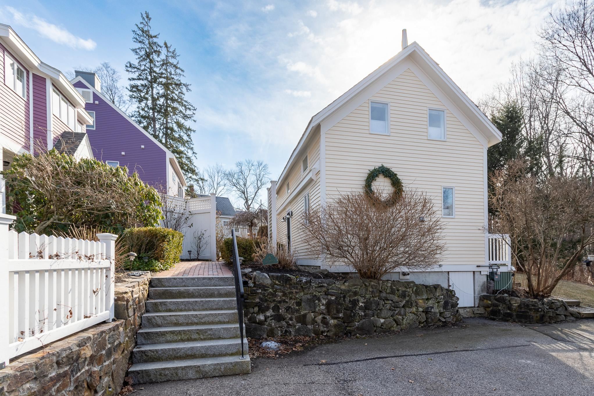 774 Middle St #4, Portsmouth, NH 03801