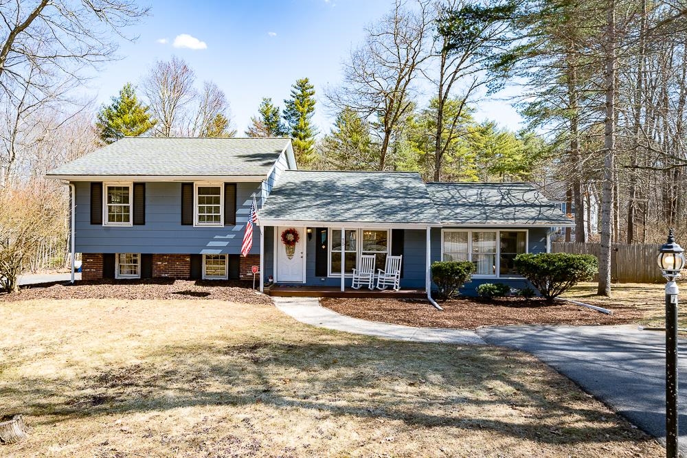 75 Hall Rd, Londonderry, NH 03053