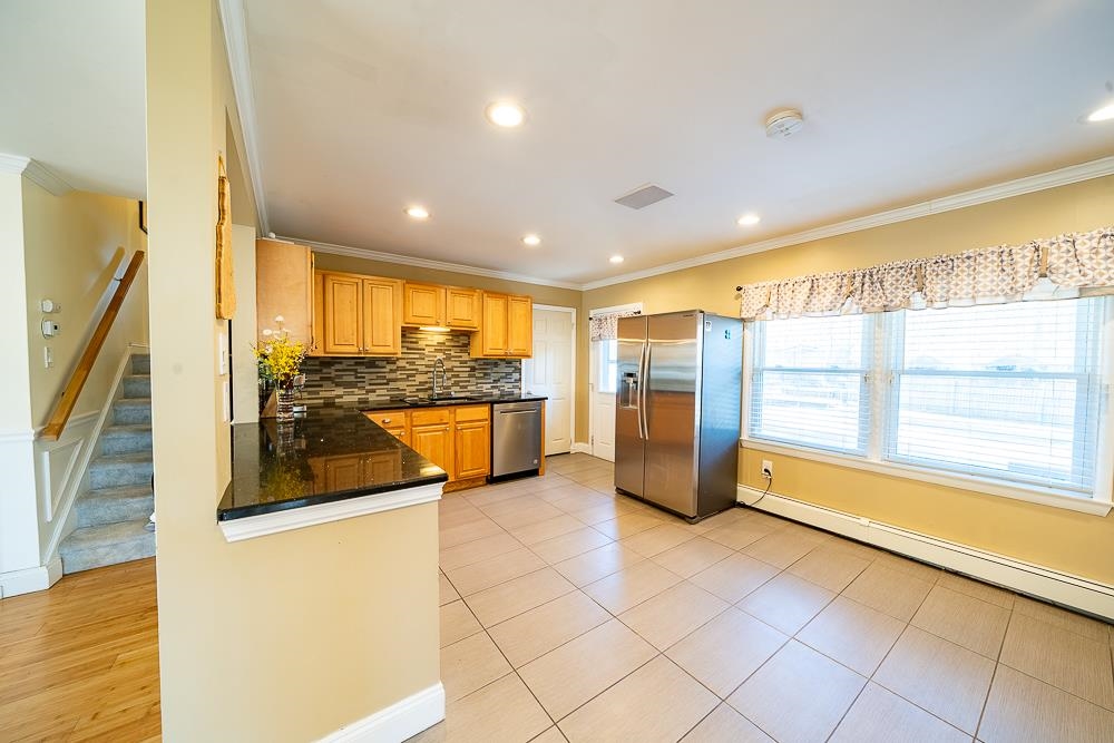 75 Hall Rd, Londonderry, NH 03053