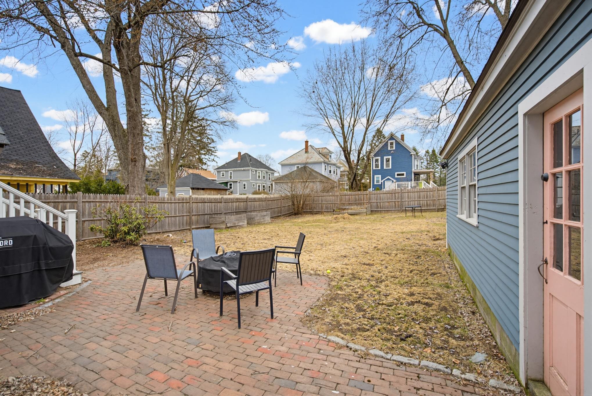 935 Union St, Manchester, NH 03104