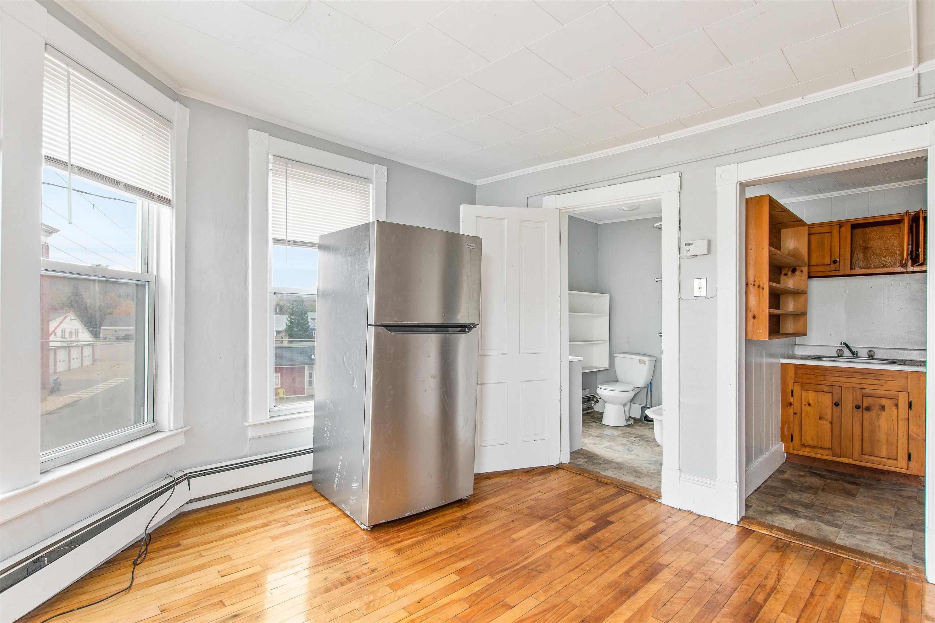 4 Elm St, Lancaster, NH 03584