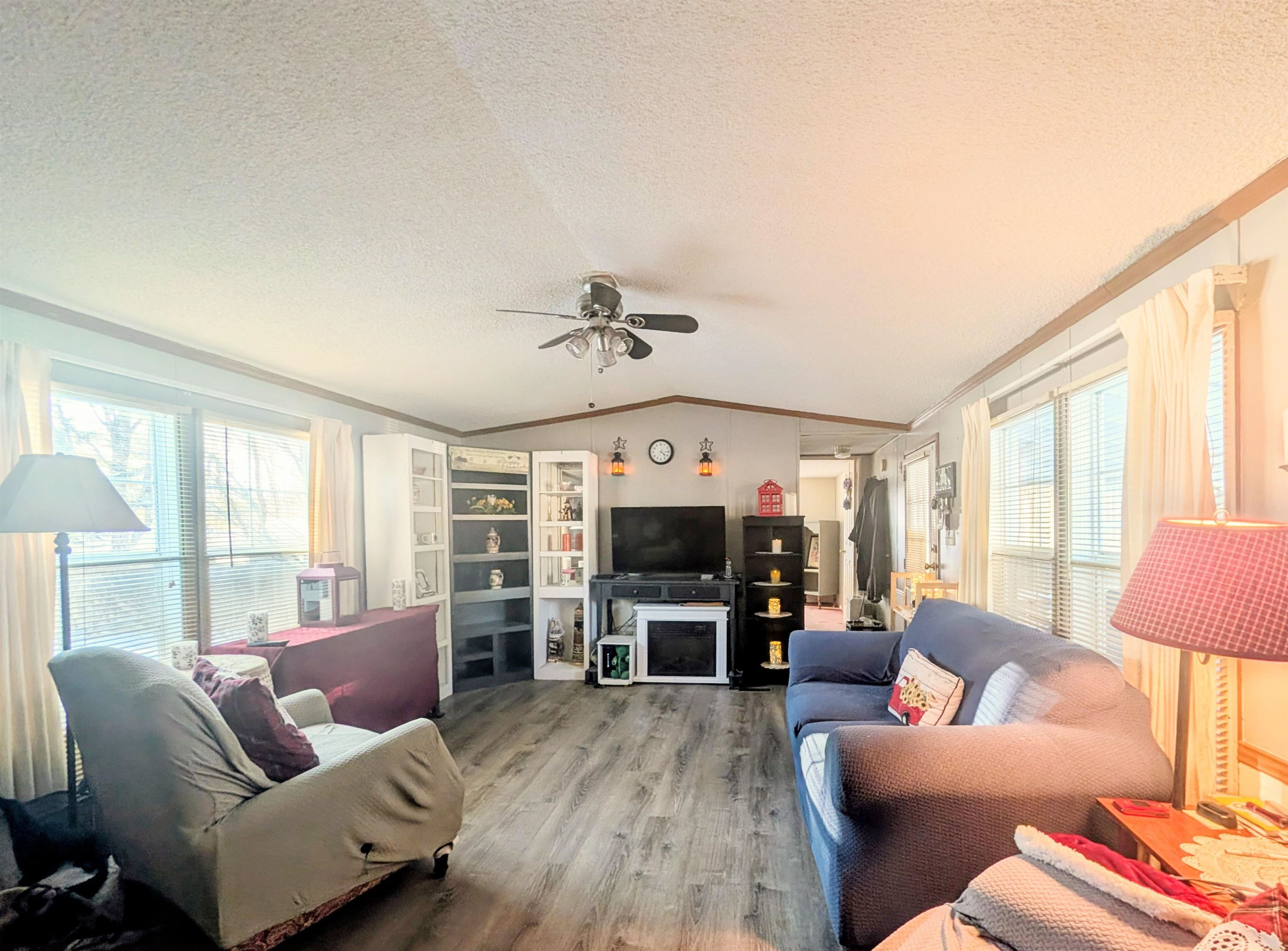 16 Harbourt Dr, Winchester, NH 03470