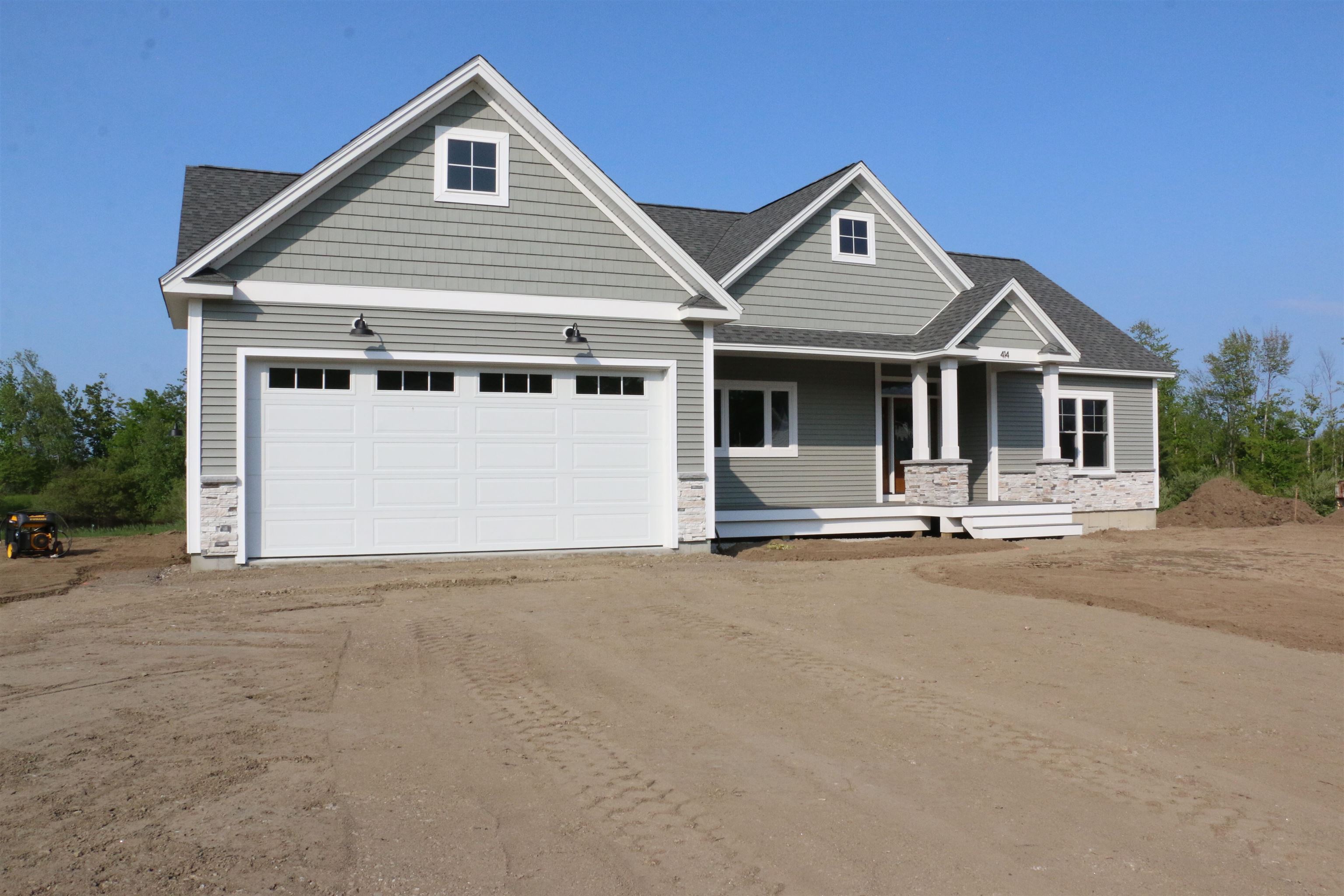 428 Dawn Ct, Pembroke, NH 03275