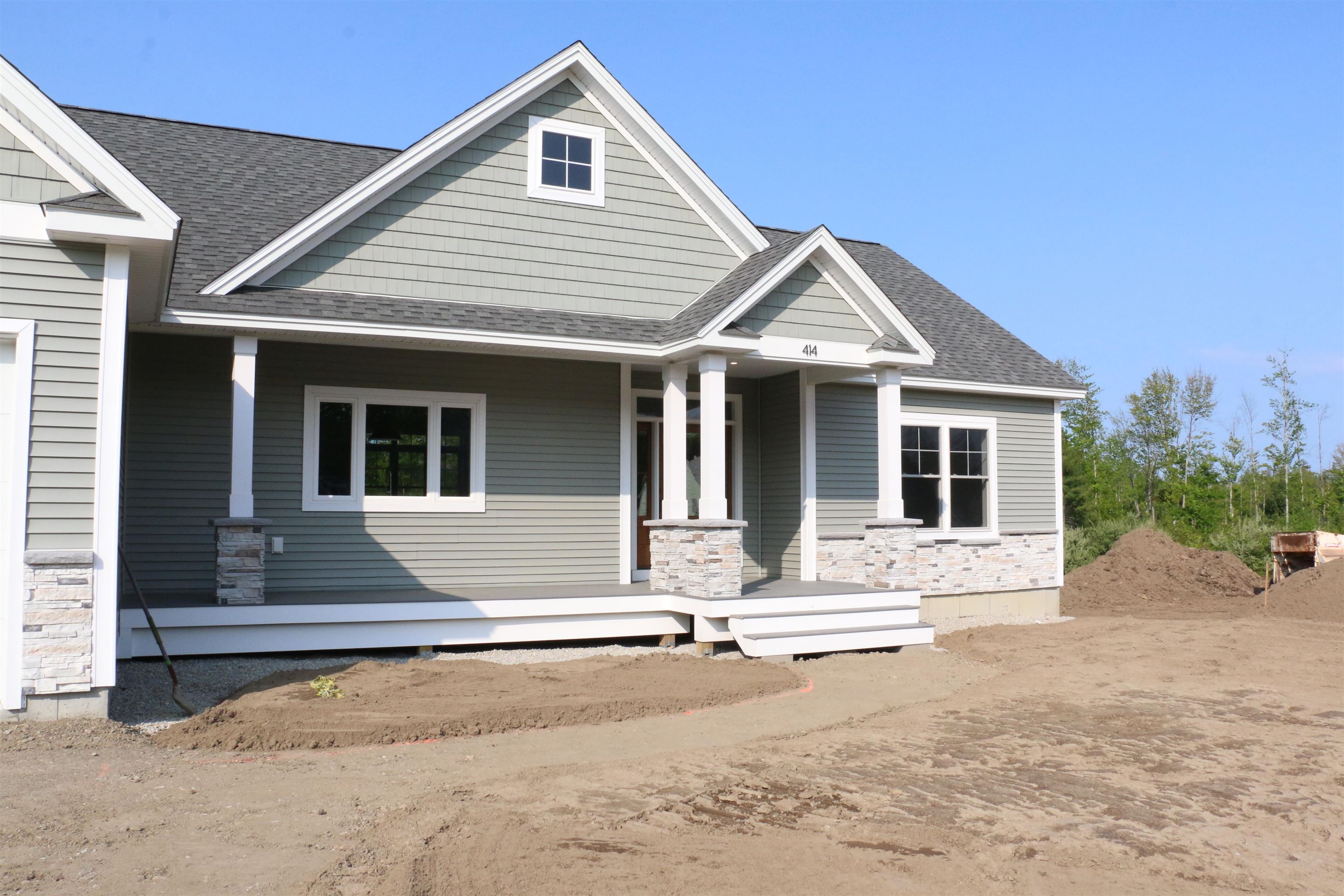 428 Dawn Ct, Pembroke, NH 03275