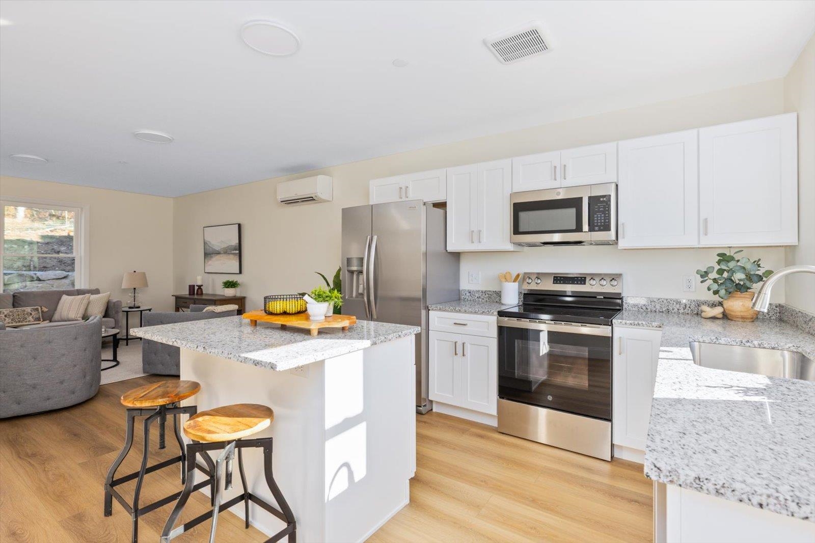 23 Lucy Ln, Peterborough, NH 03458