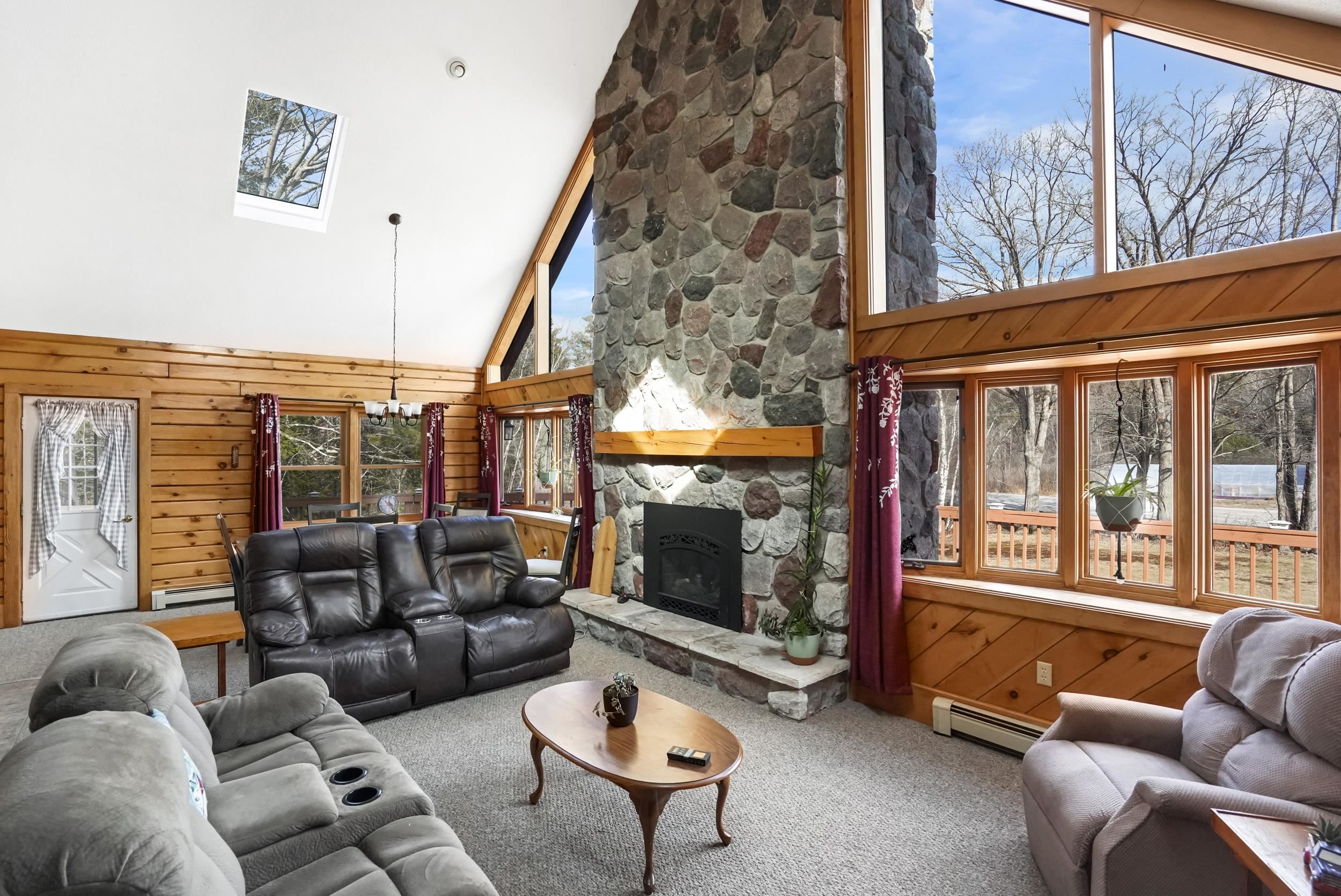 282 Henniker St, Hillsborough, NH 03244