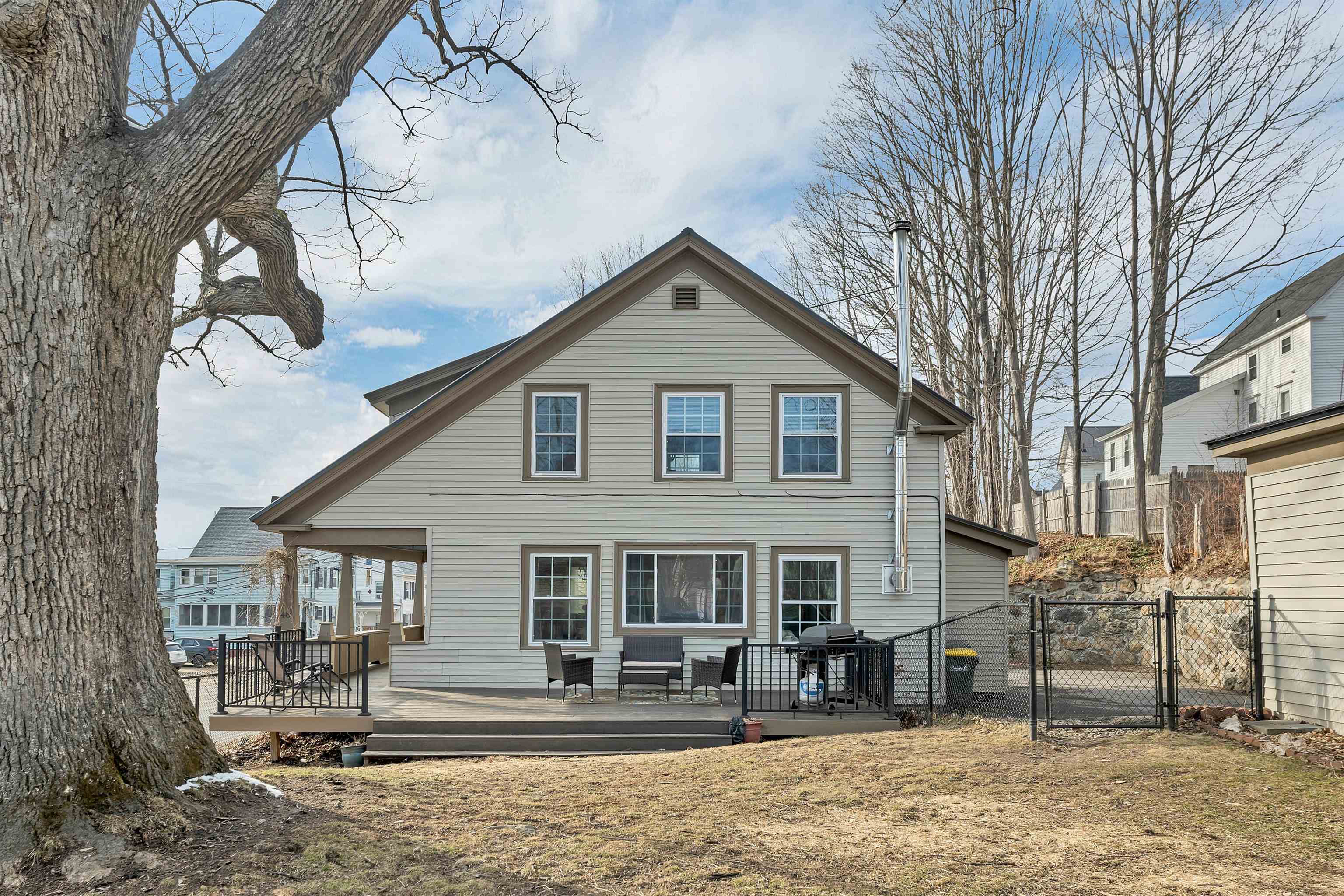 48 Baldwin St, Laconia, NH 03246