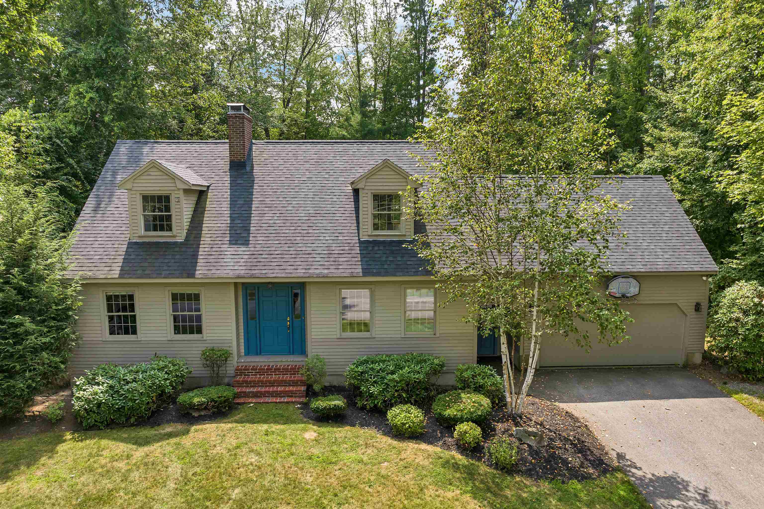 16 Birchwood Way — photo 1