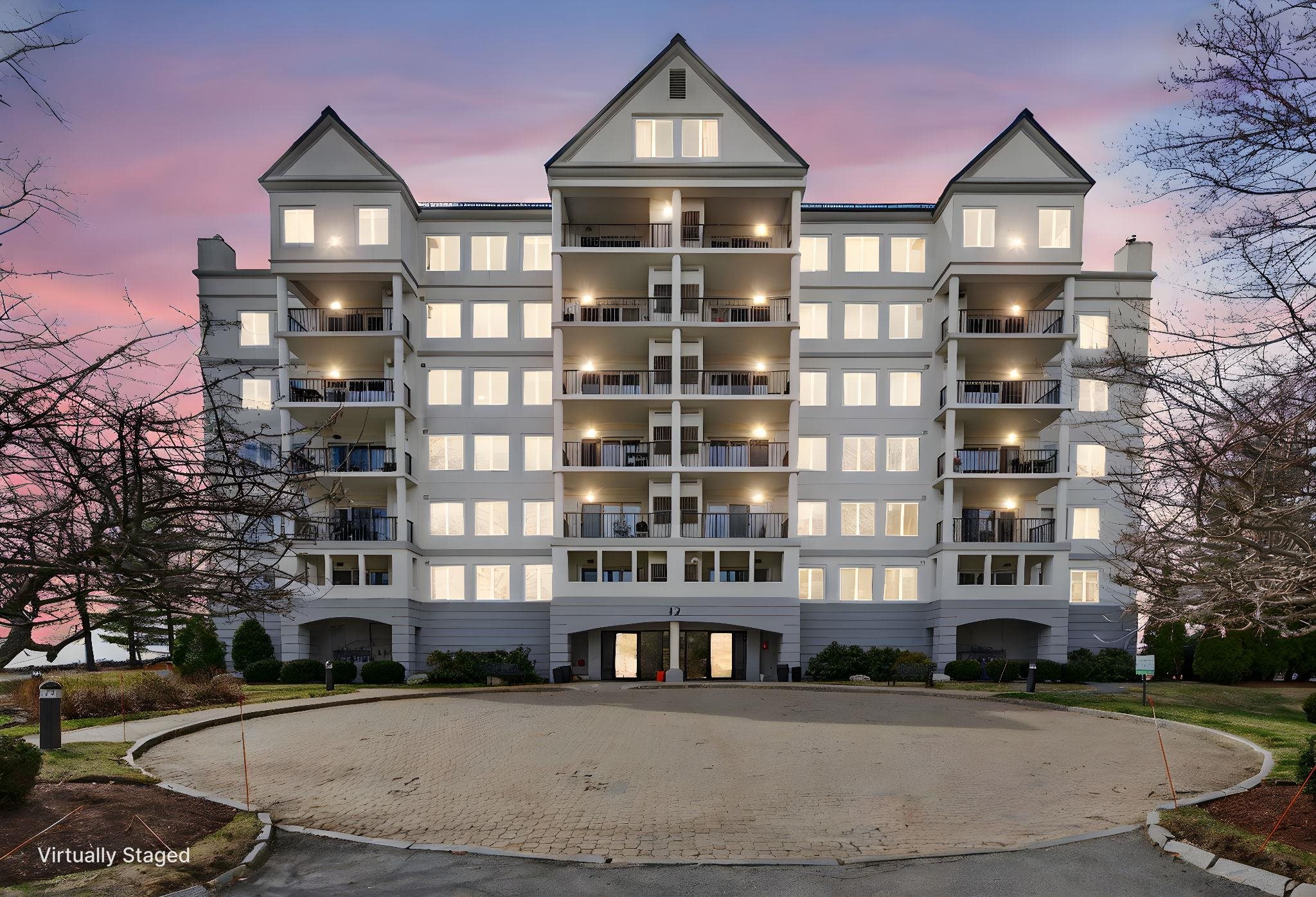 12 Mountain Laurels Dr, Nashua, NH 03062