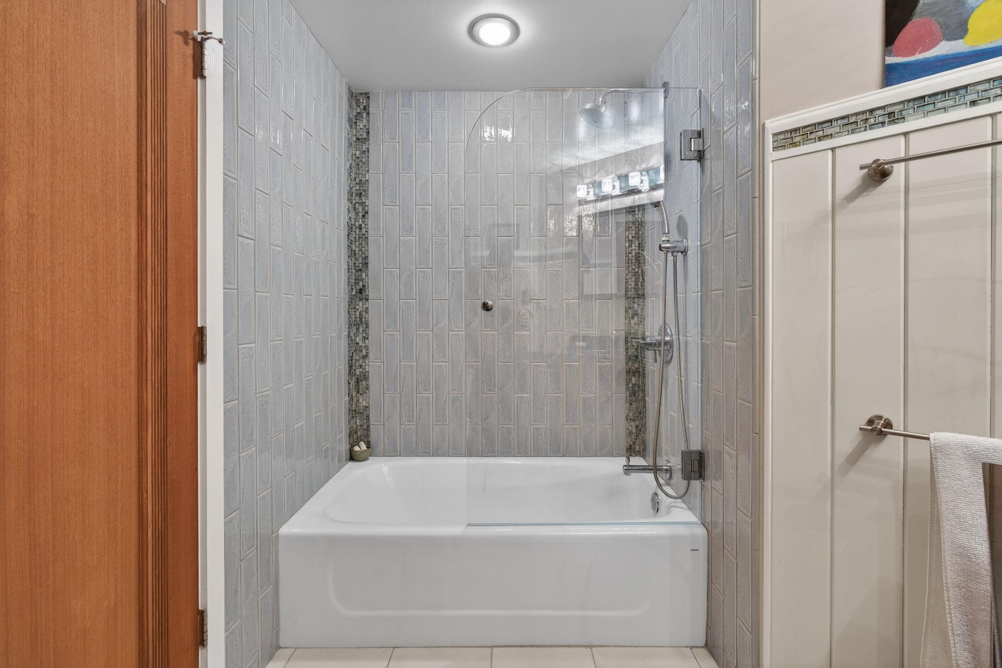 12 Mountain Laurels Dr, Nashua, NH 03062