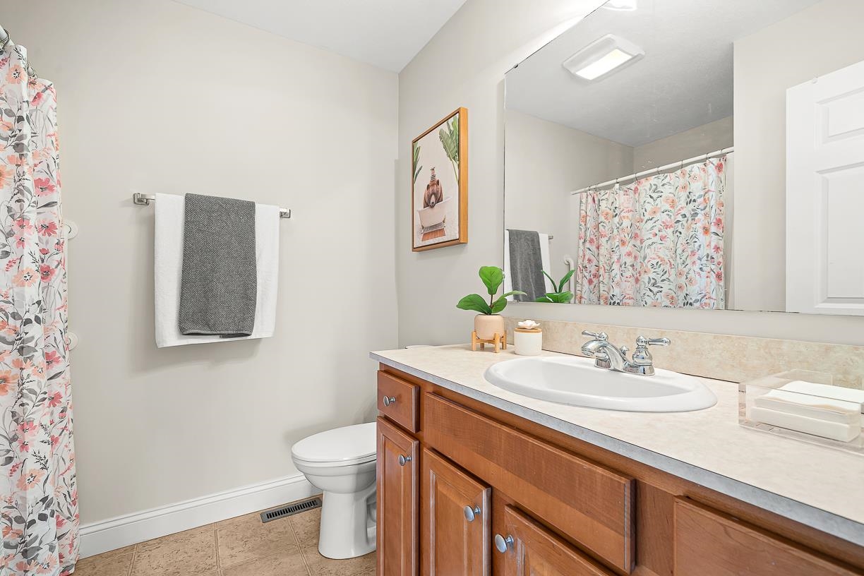 154 Hall Rd, Fremont, NH 03044