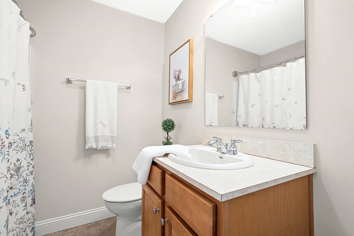 154 Hall Rd, Fremont, NH 03044