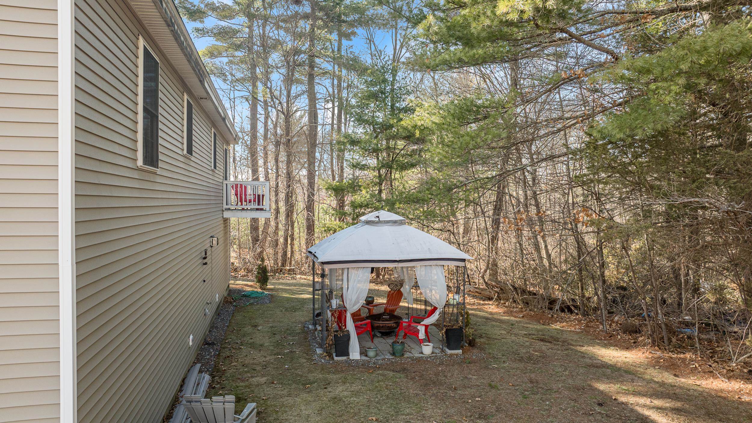 18 Essex Dr, Raymond, NH 03077