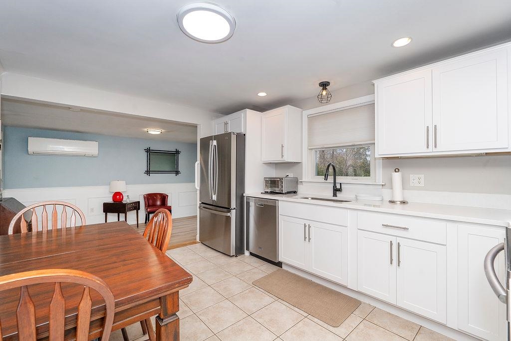 20 Colonial Dr, Salem, NH 03079