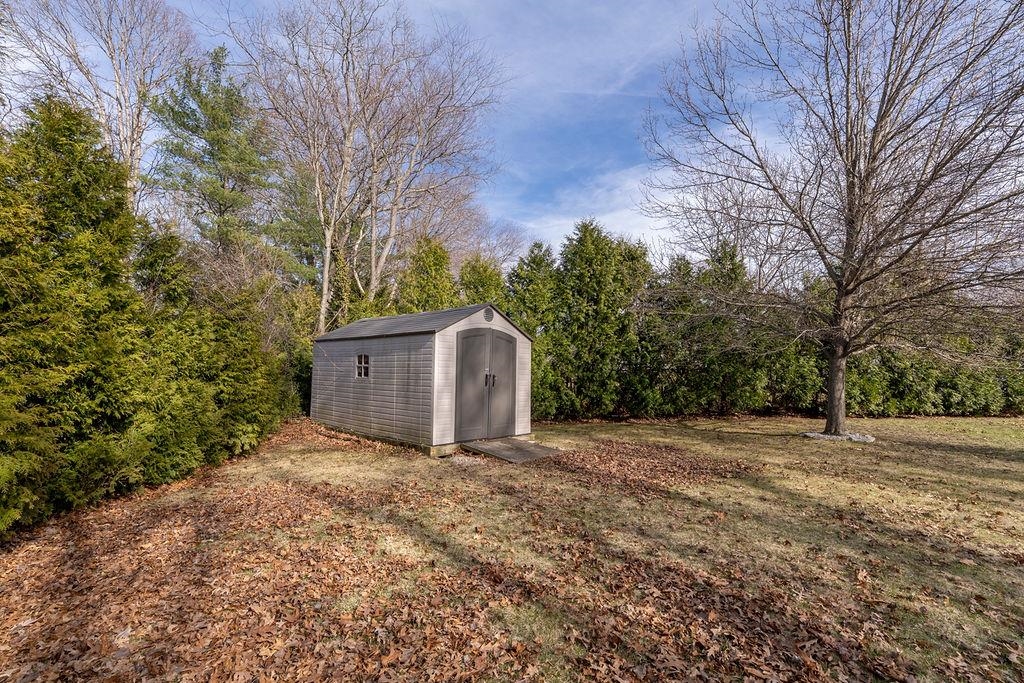 20 Colonial Dr, Salem, NH 03079