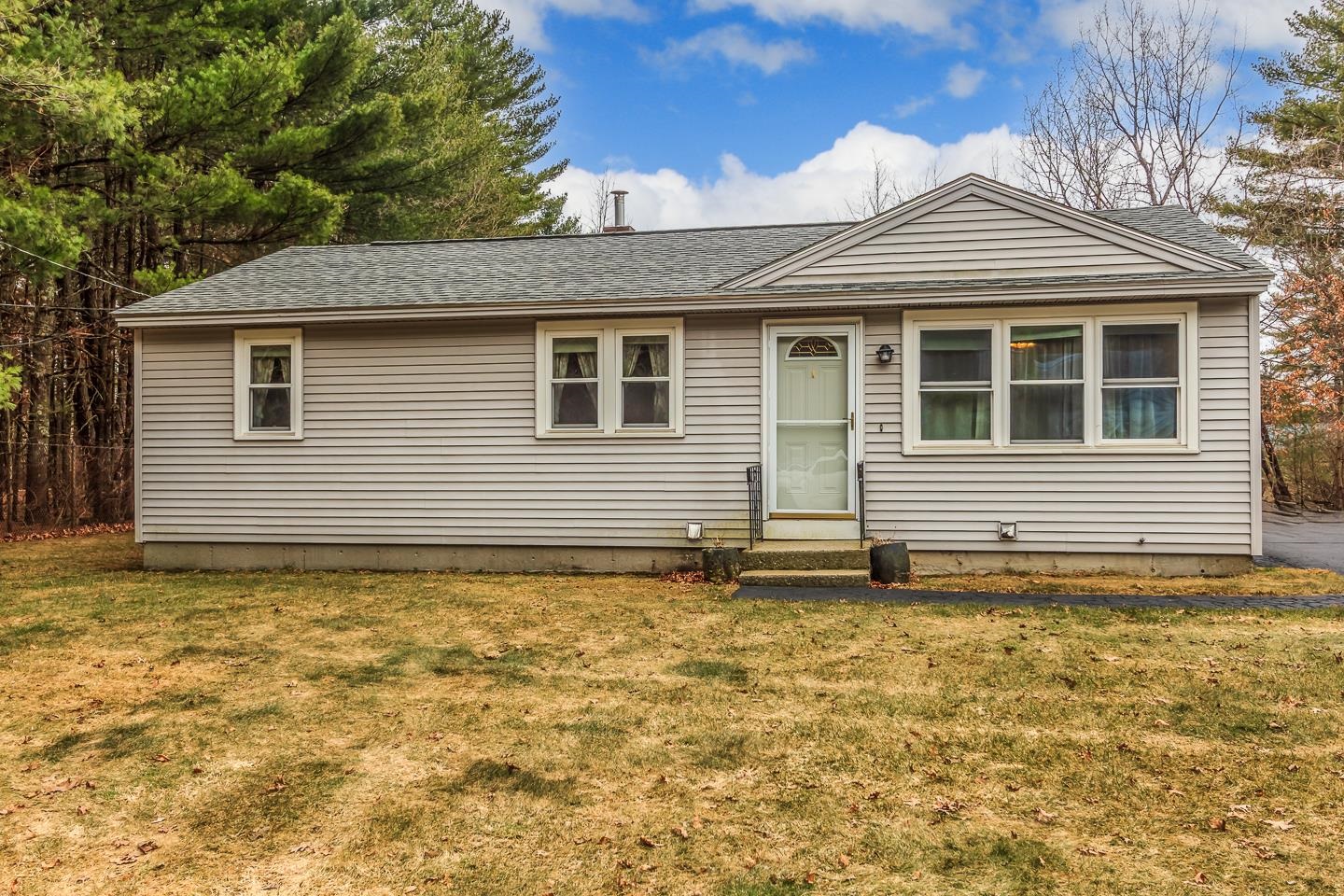 11 Pacific Blvd, Nashua, NH 03051