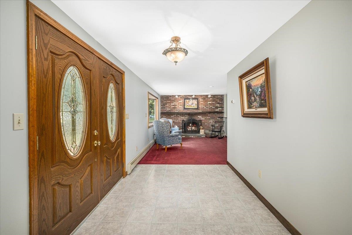 9 County Rd, Windham, NH 03087