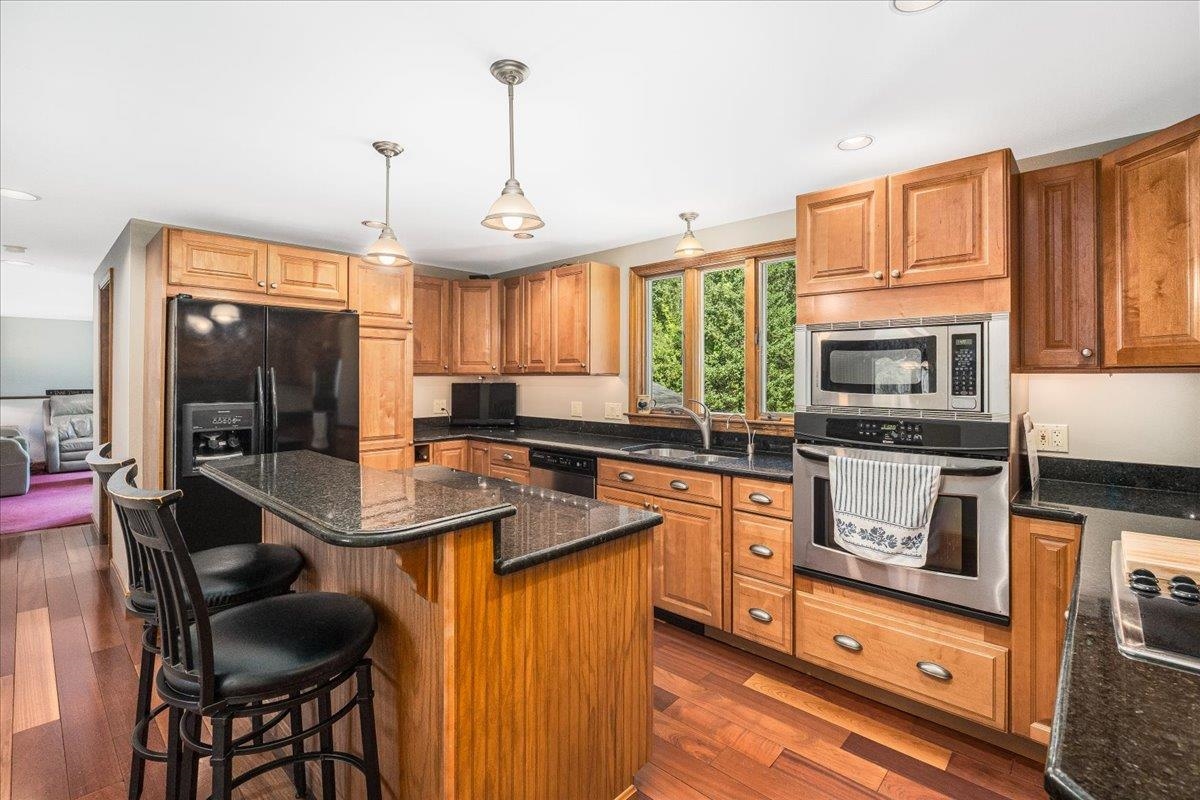 9 County Rd, Windham, NH 03087