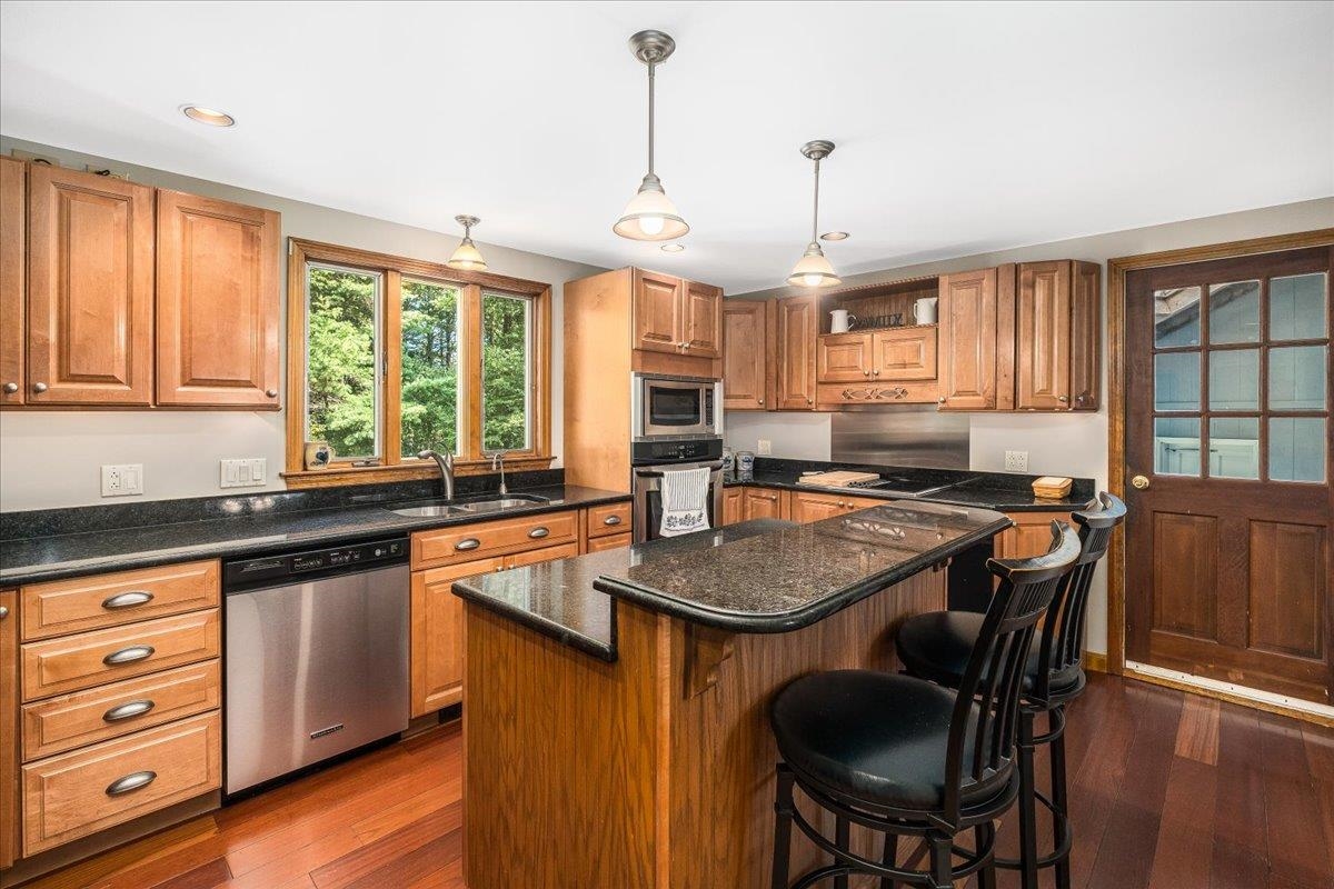 9 County Rd, Windham, NH 03087