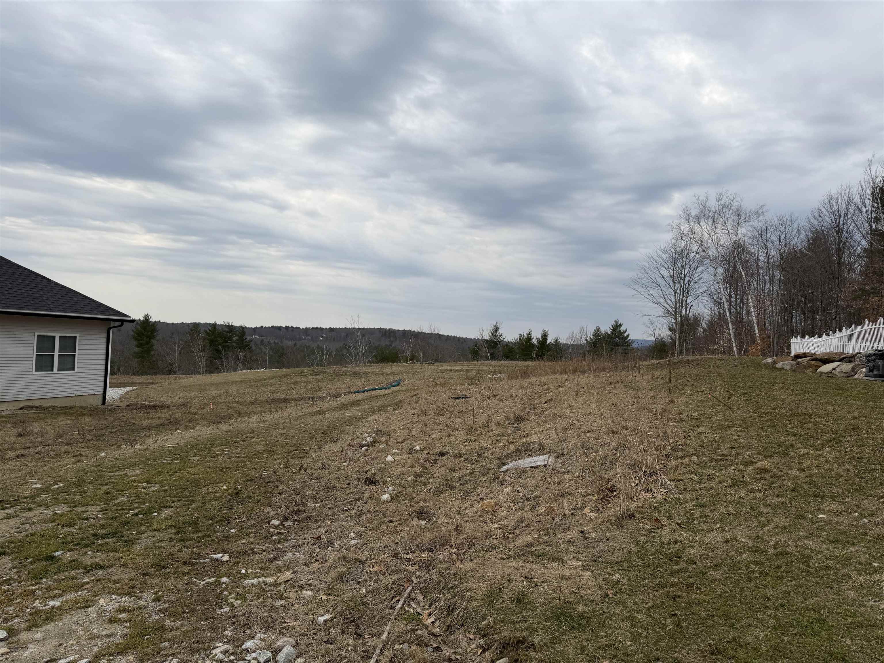 28 Eisenhower Dr, Rochester, NH 03867