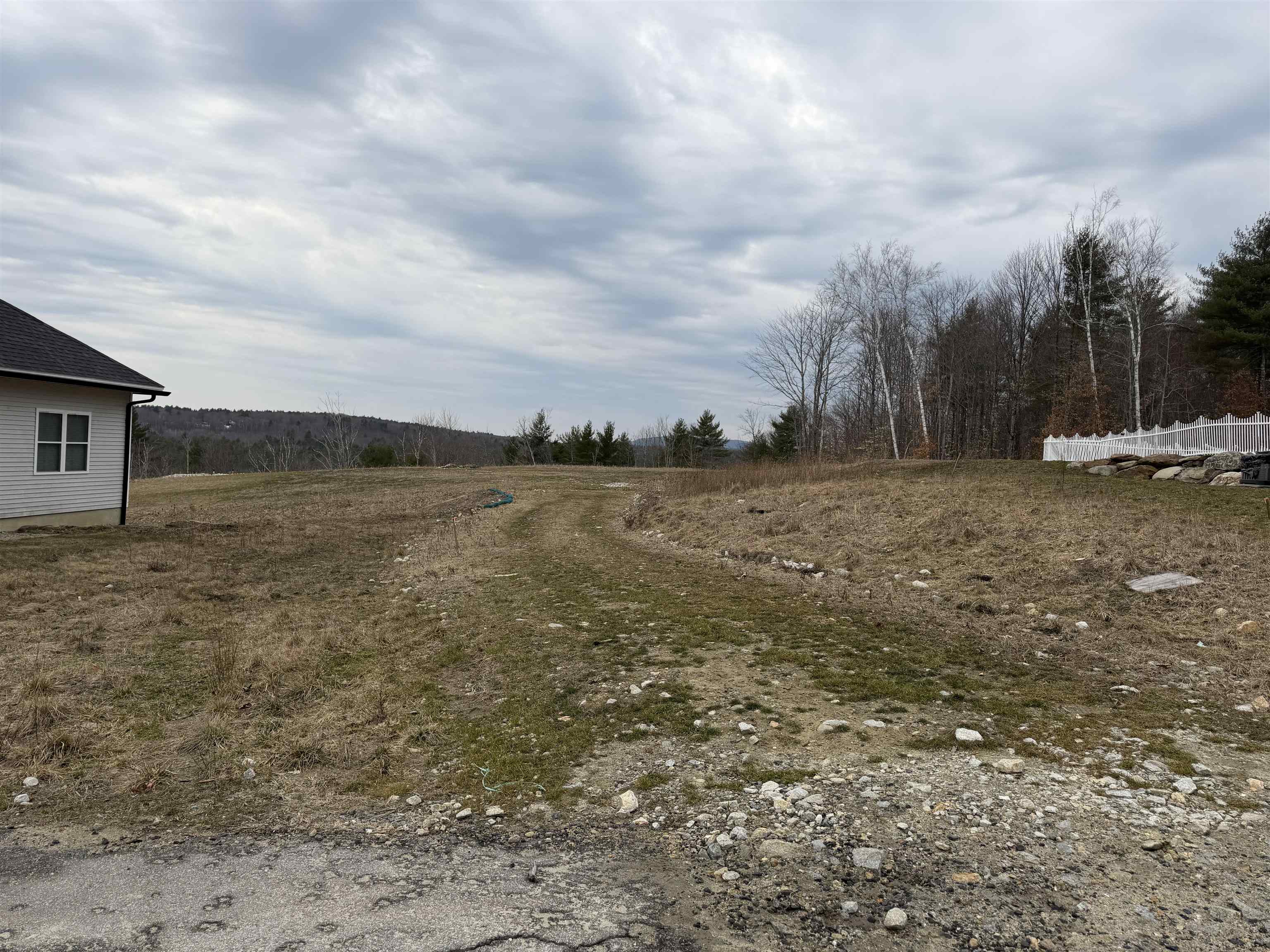 28 Eisenhower Dr, Rochester, NH 03867