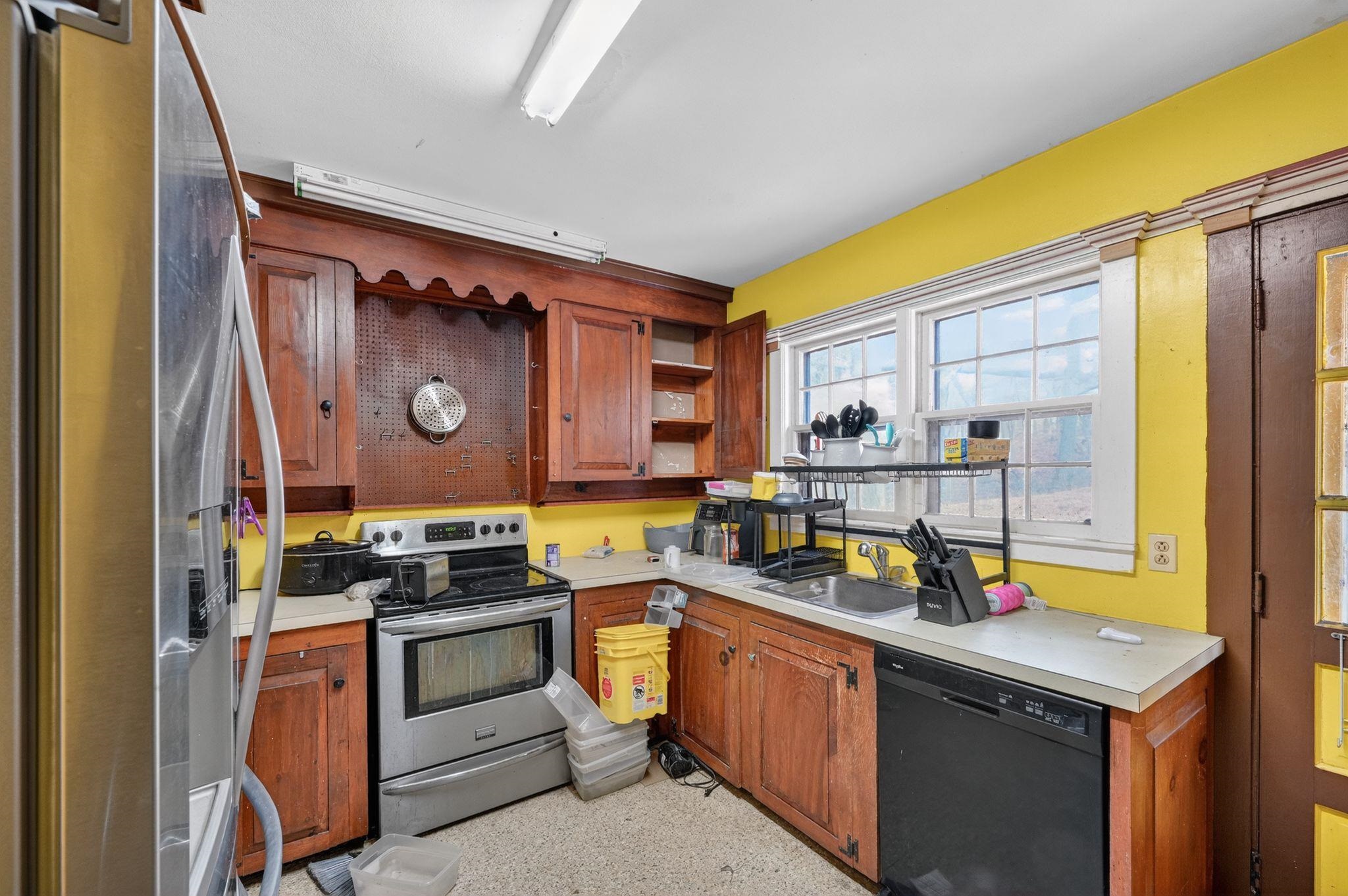 31 Bible Hill Rd, Bennington, NH 03442