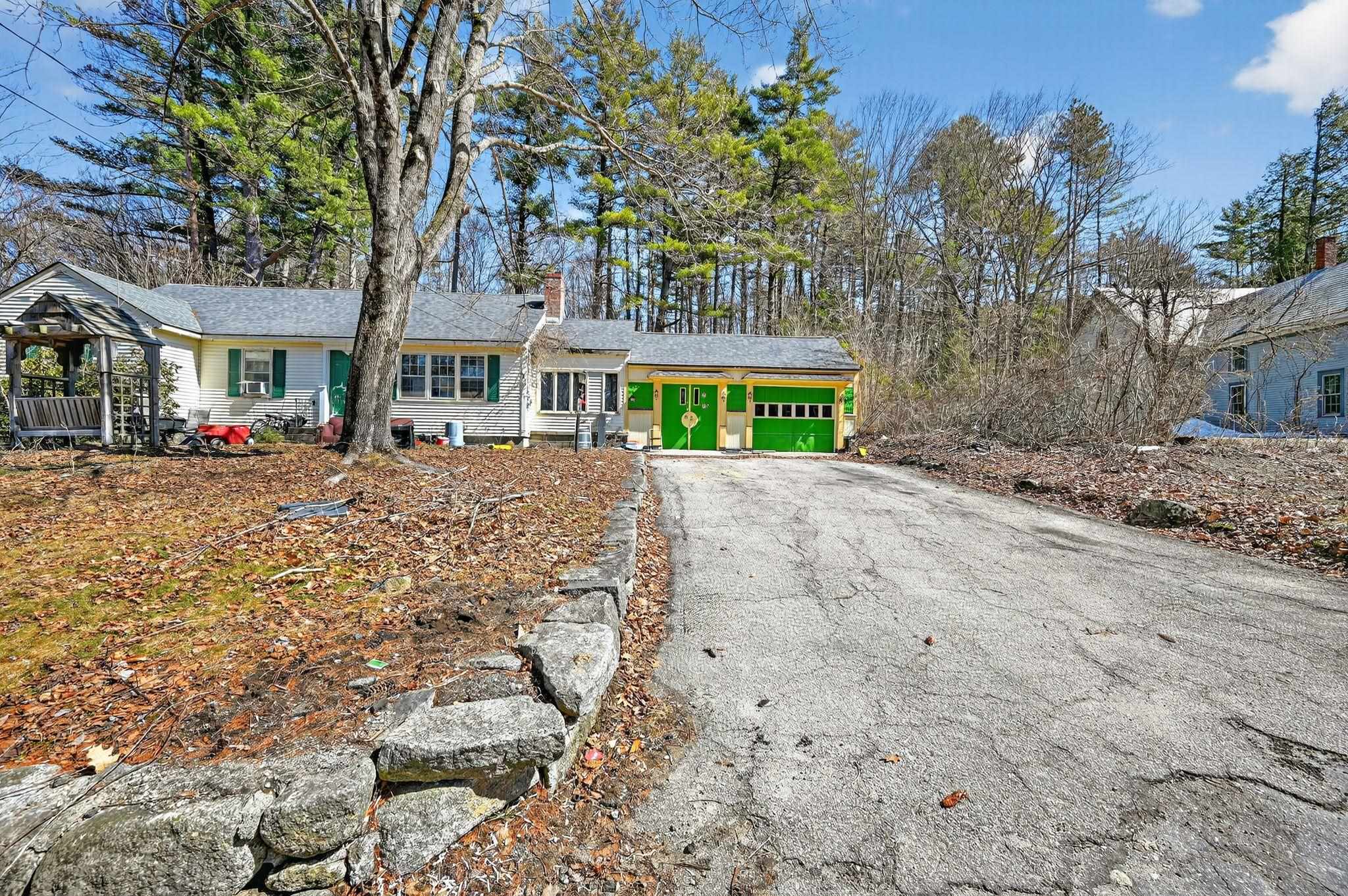 31 Bible Hill Rd, Bennington, NH 03442