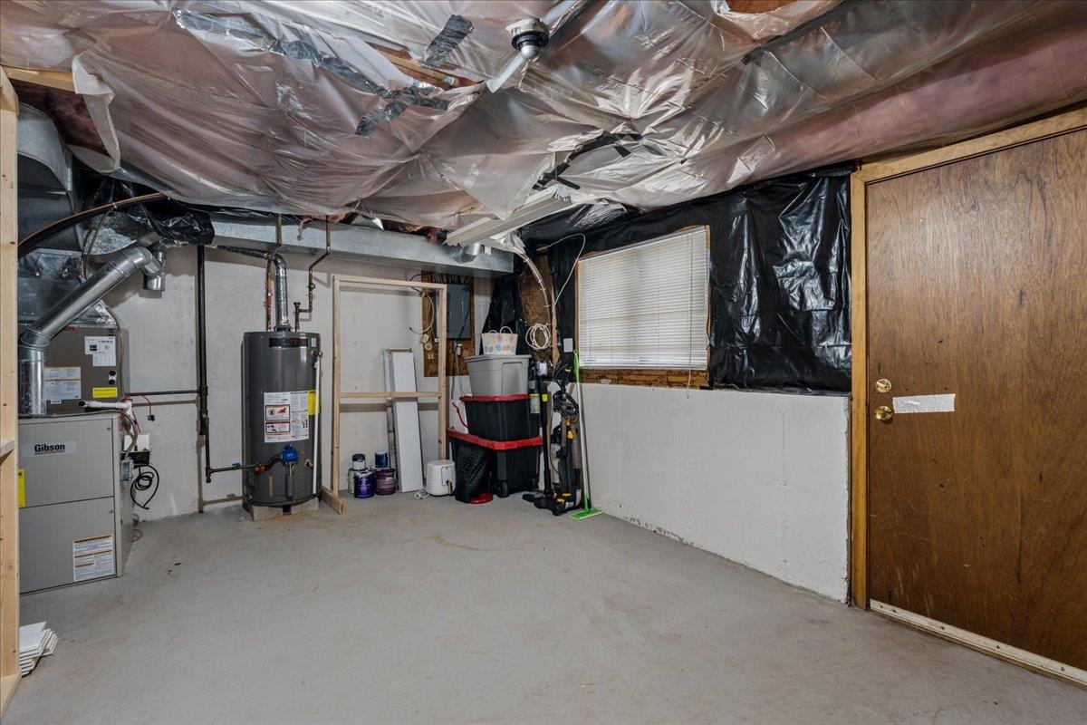 28 Dunvegan Woods Dr, Hampton, NH 03842