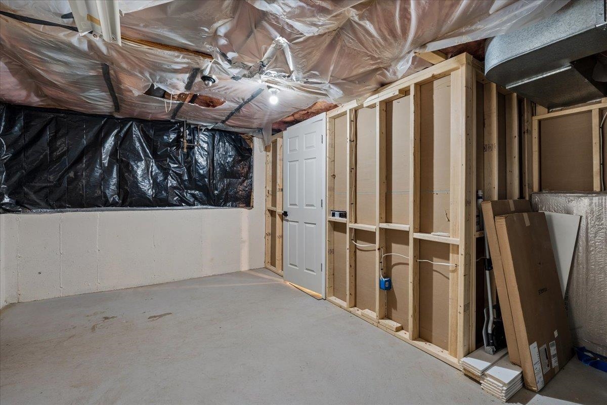 28 Dunvegan Woods Dr, Hampton, NH 03842