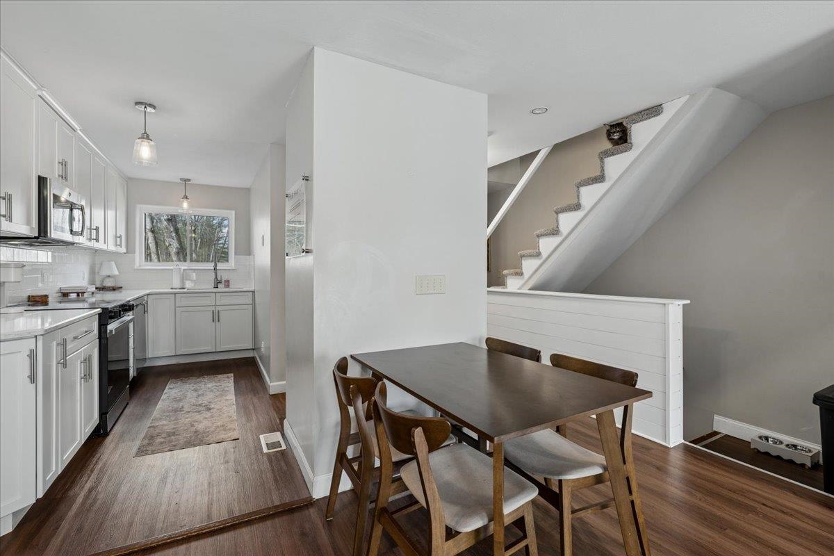 28 Dunvegan Woods Dr, Hampton, NH 03842