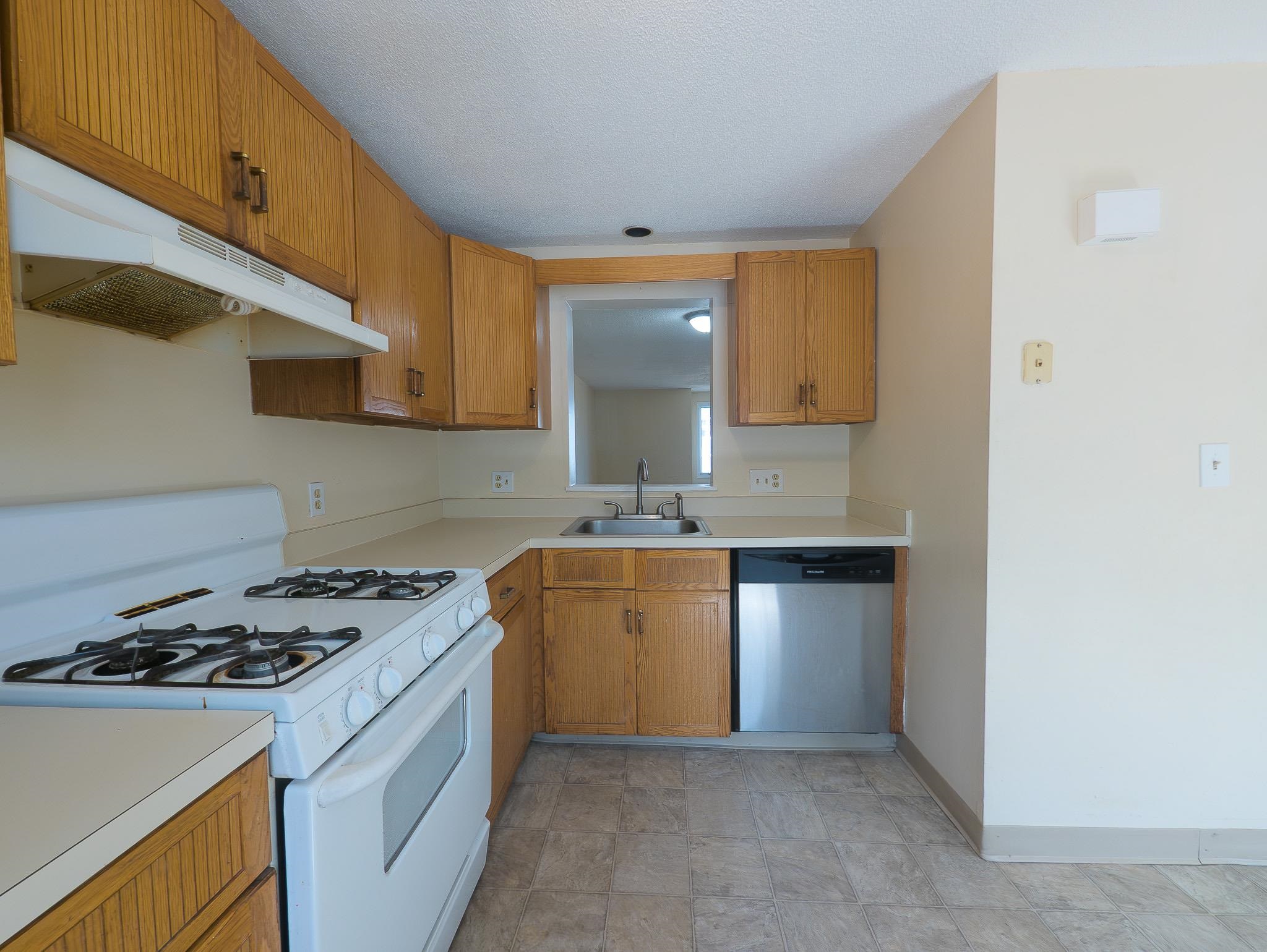 56 Merrimack Dr, Merrimack, NH 03054