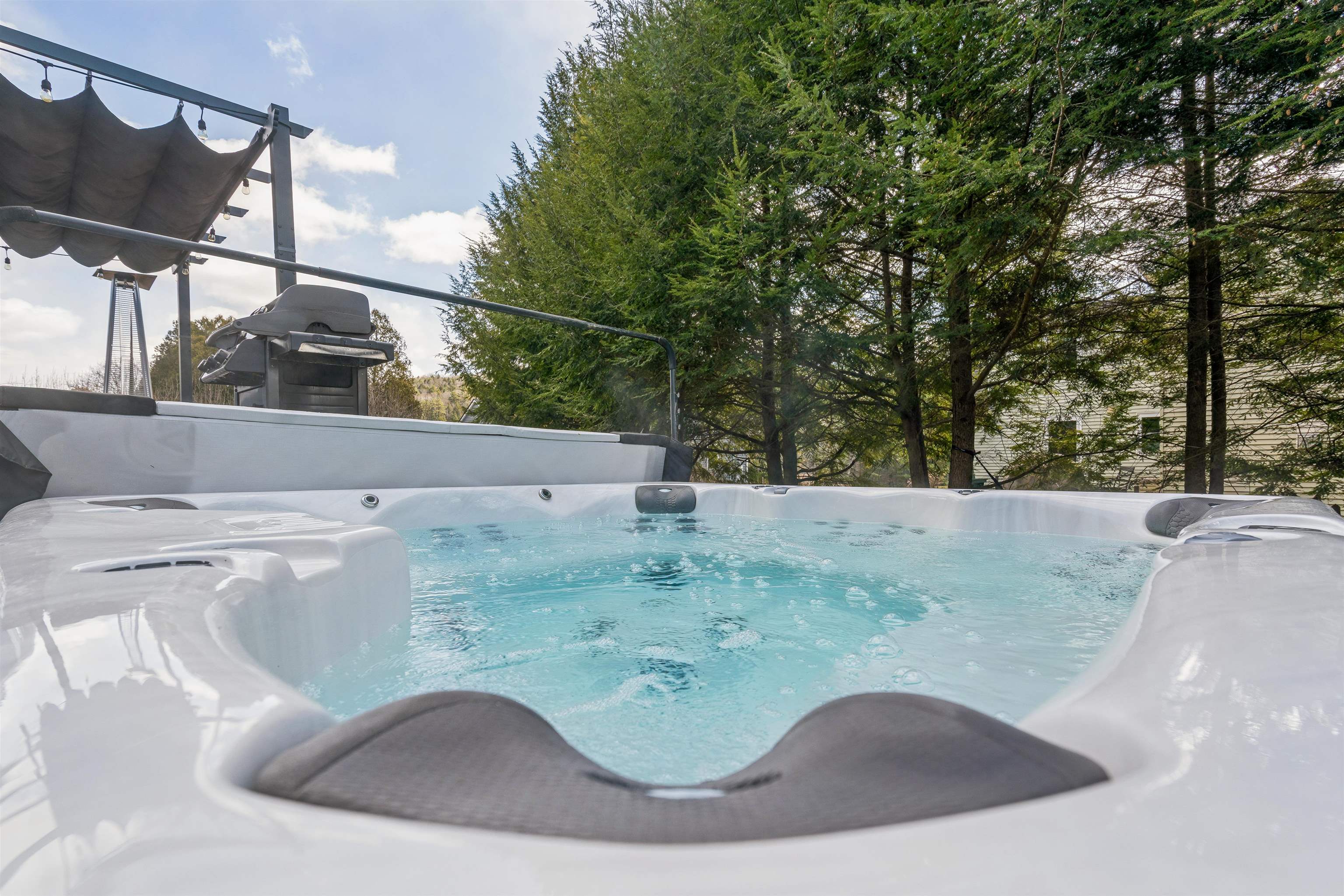 3 Woodmore Dr, Hanover, NH 03755