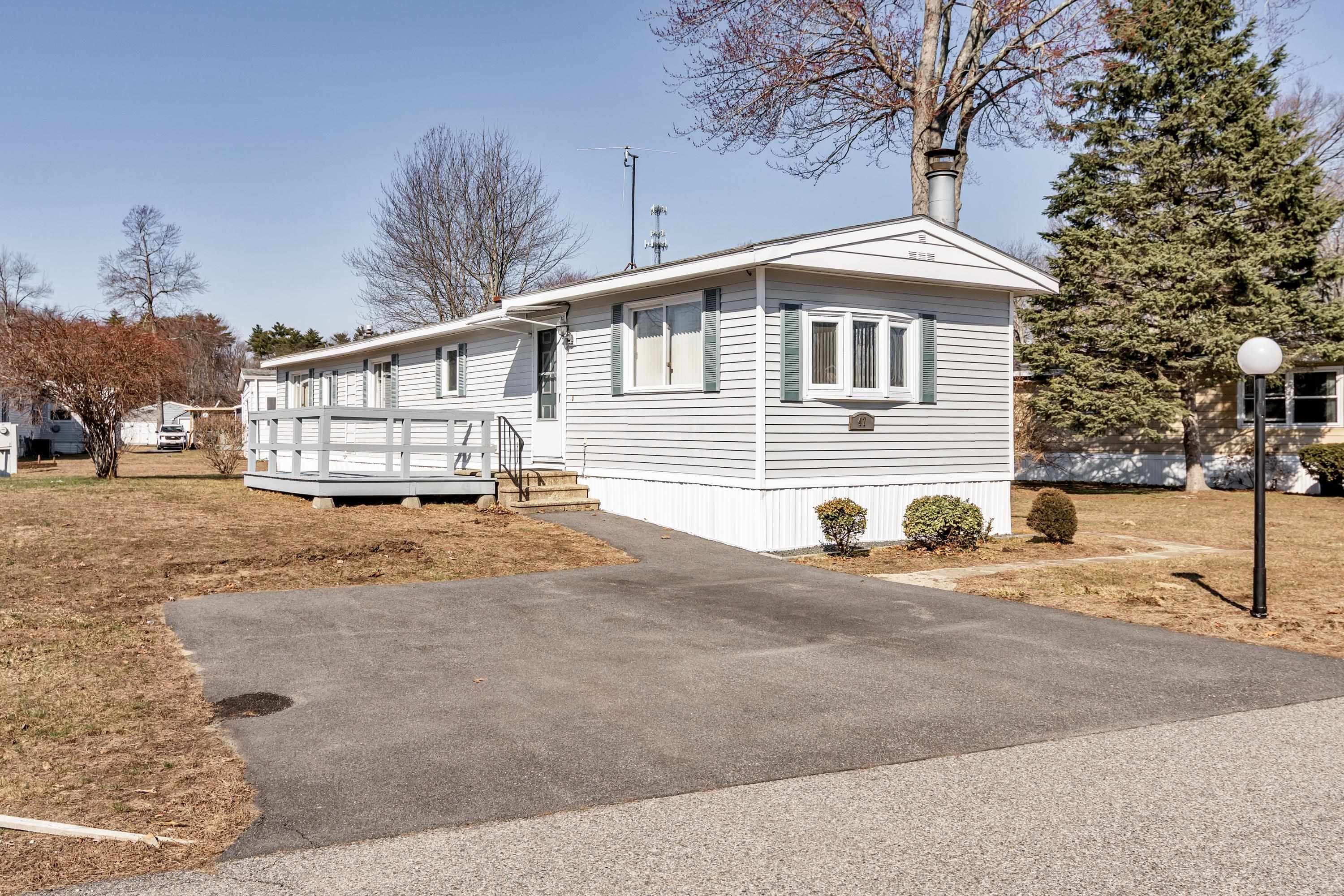 47 Scott Ave, Seabrook, NH 03874