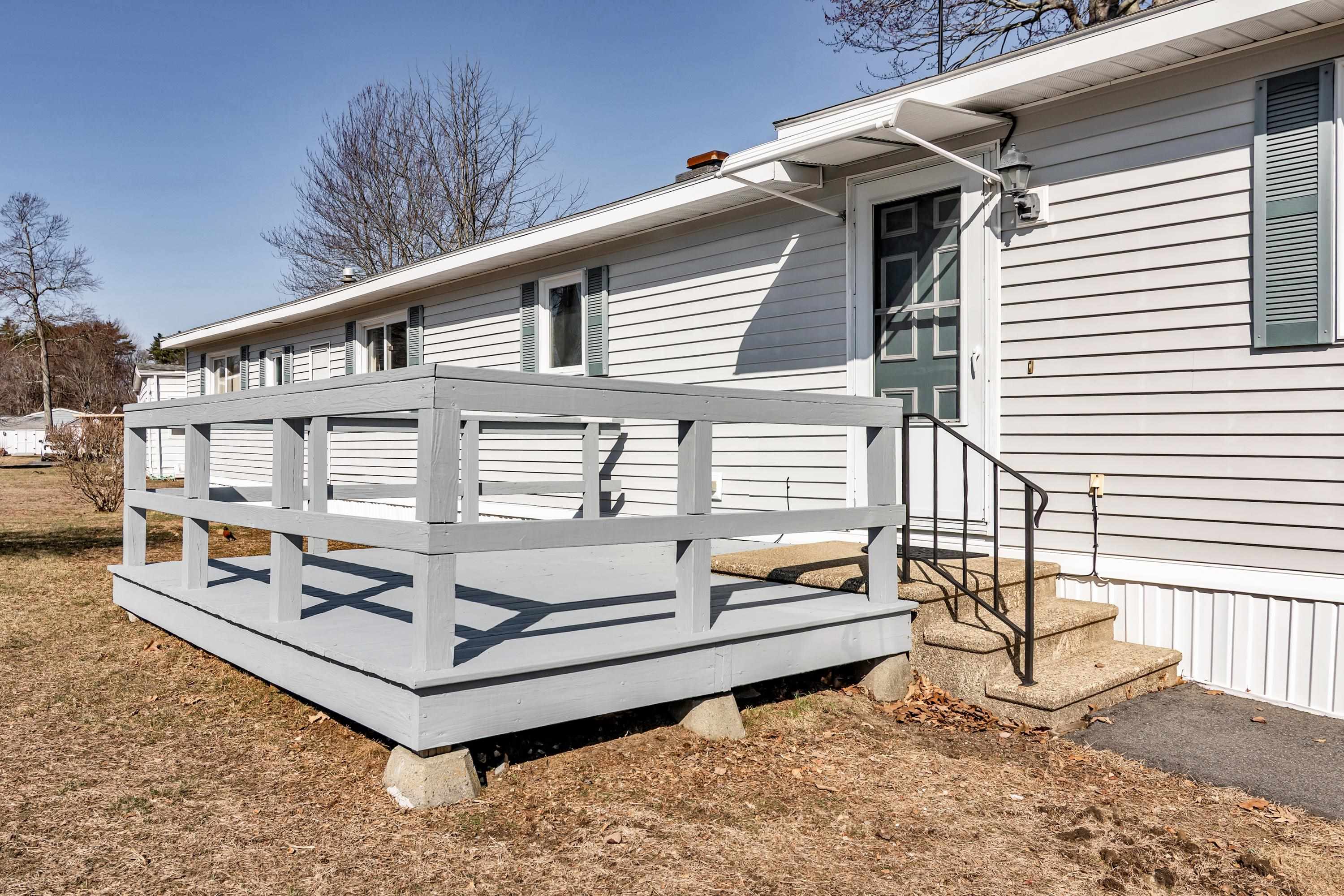 47 Scott Ave, Seabrook, NH 03874