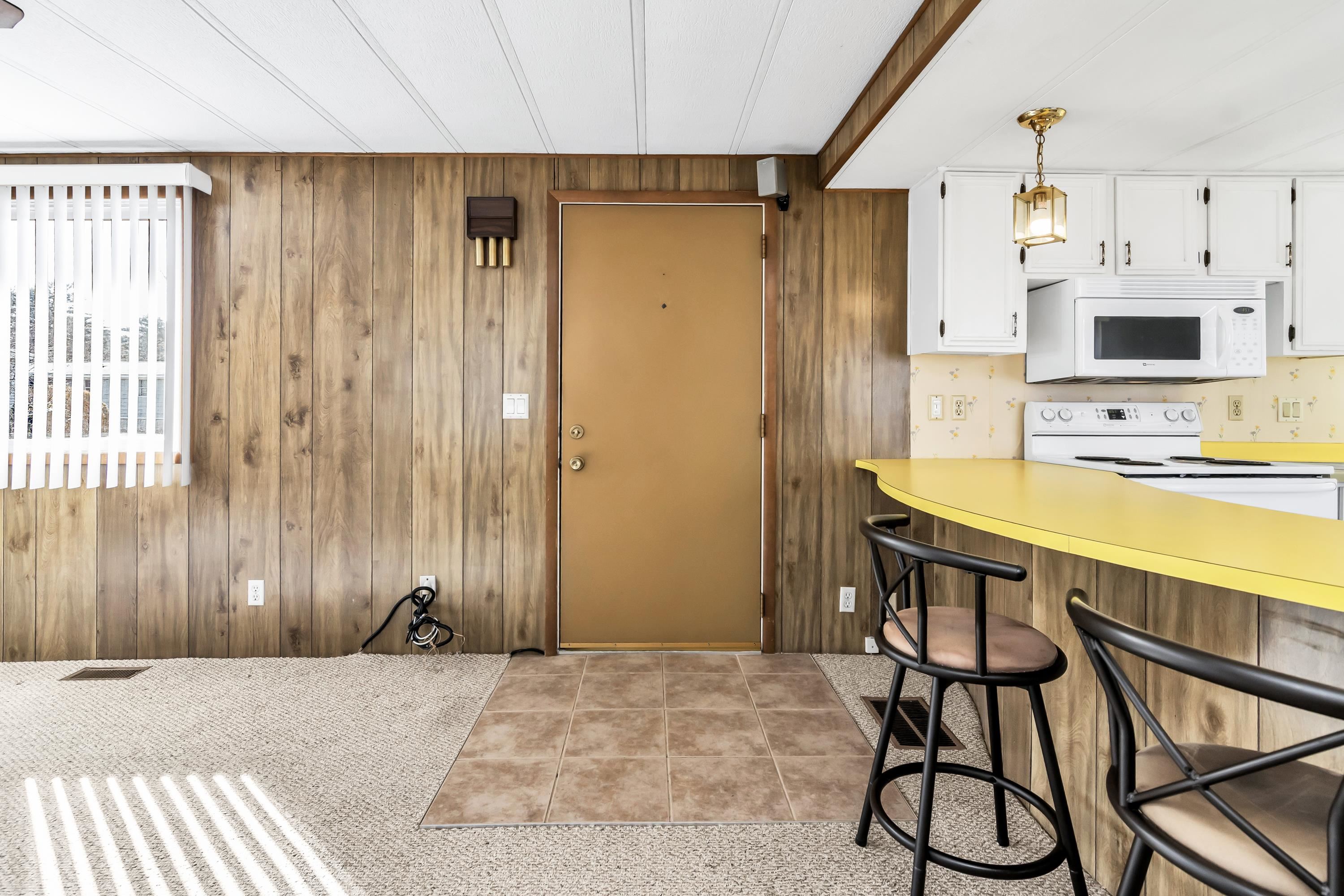 47 Scott Ave, Seabrook, NH 03874