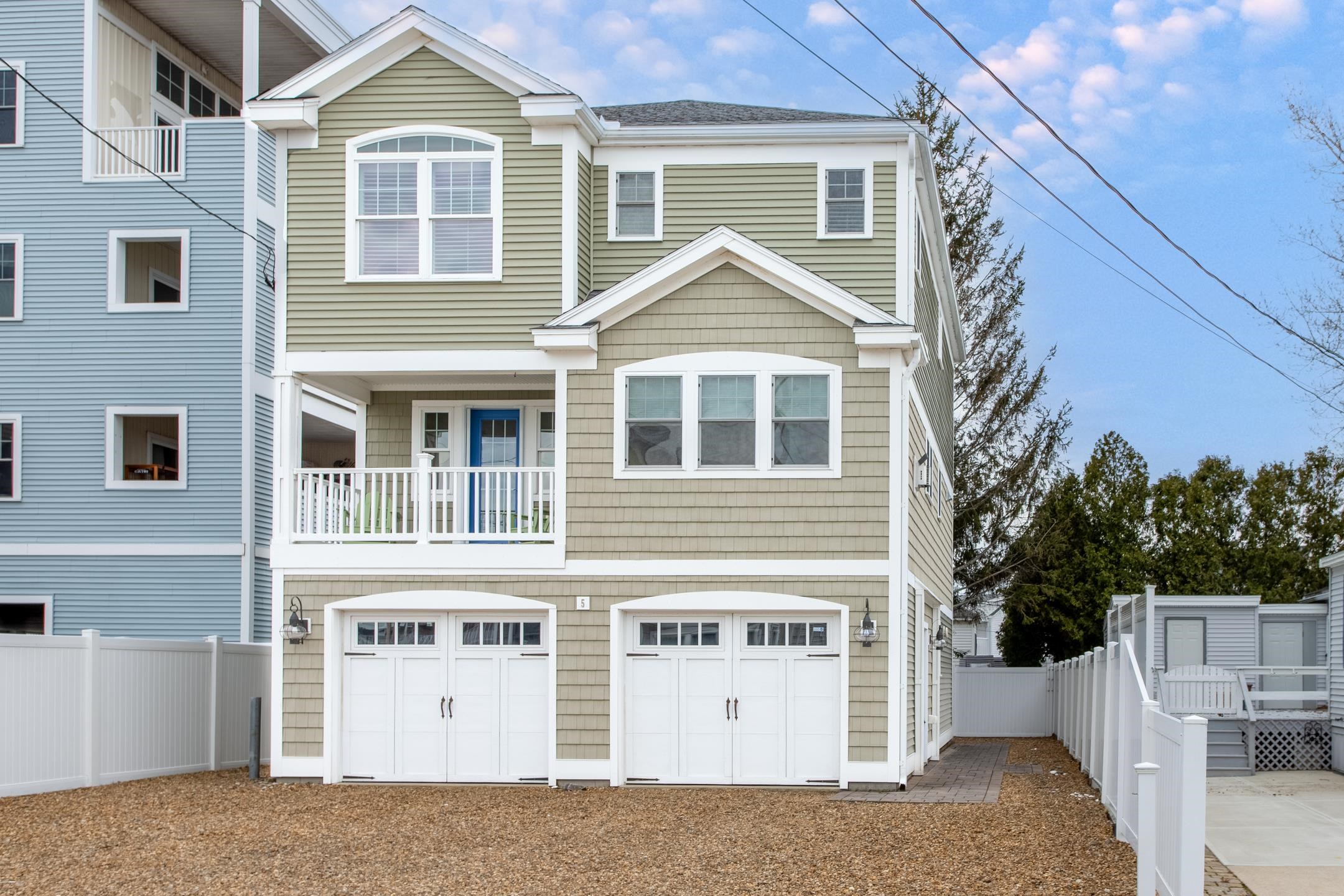 5 Fellows Ave, Hampton, NH 03842