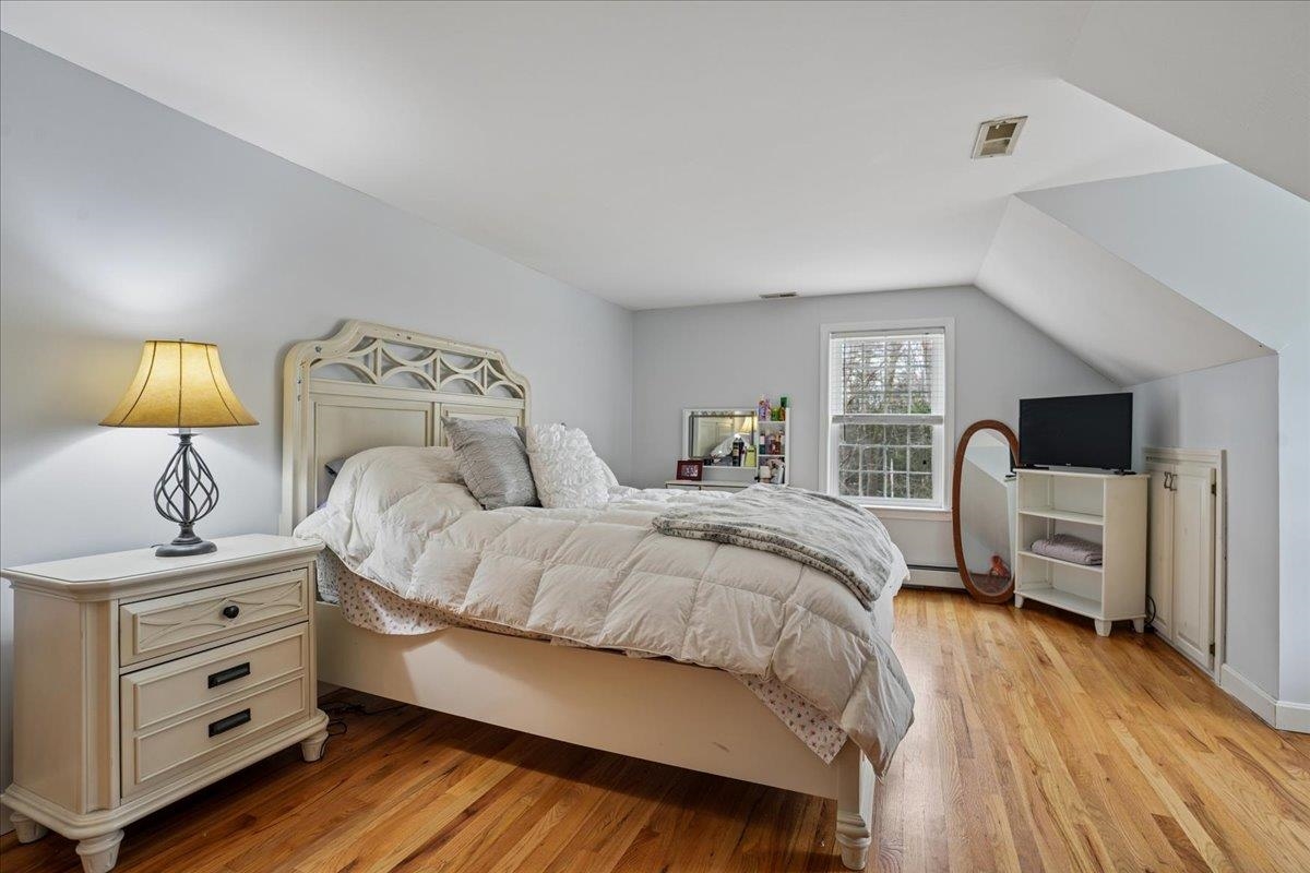 50 Hearthside Cir, Bedford, NH 03110