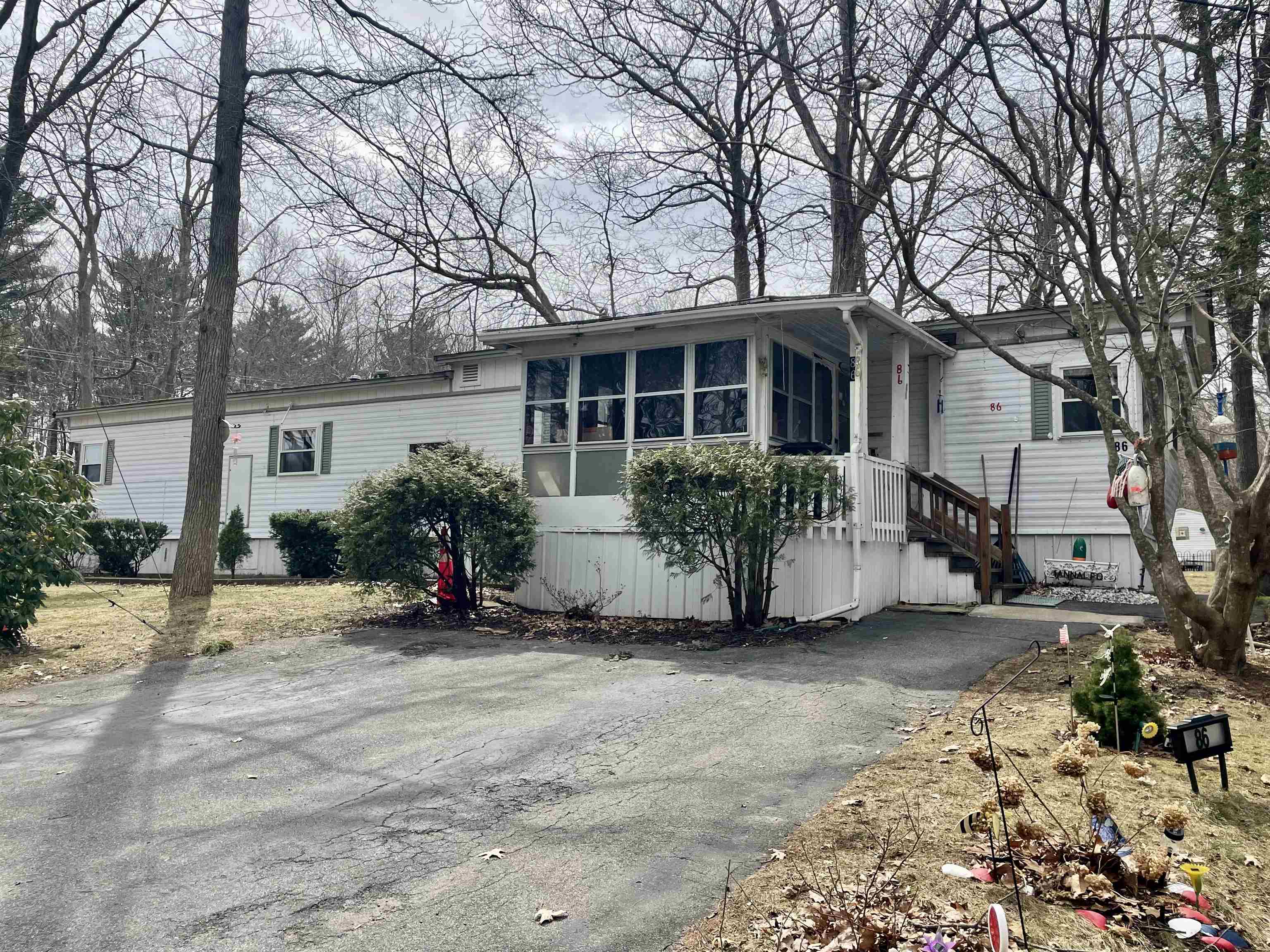 86 Brown Ave, Seabrook, NH 03874