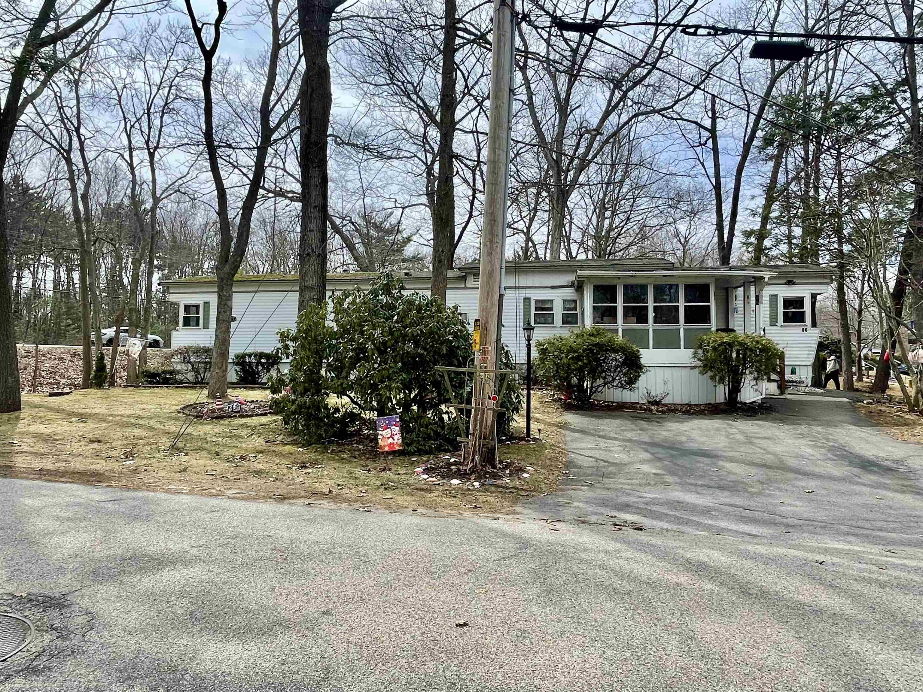 86 Brown Ave, Seabrook, NH 03874