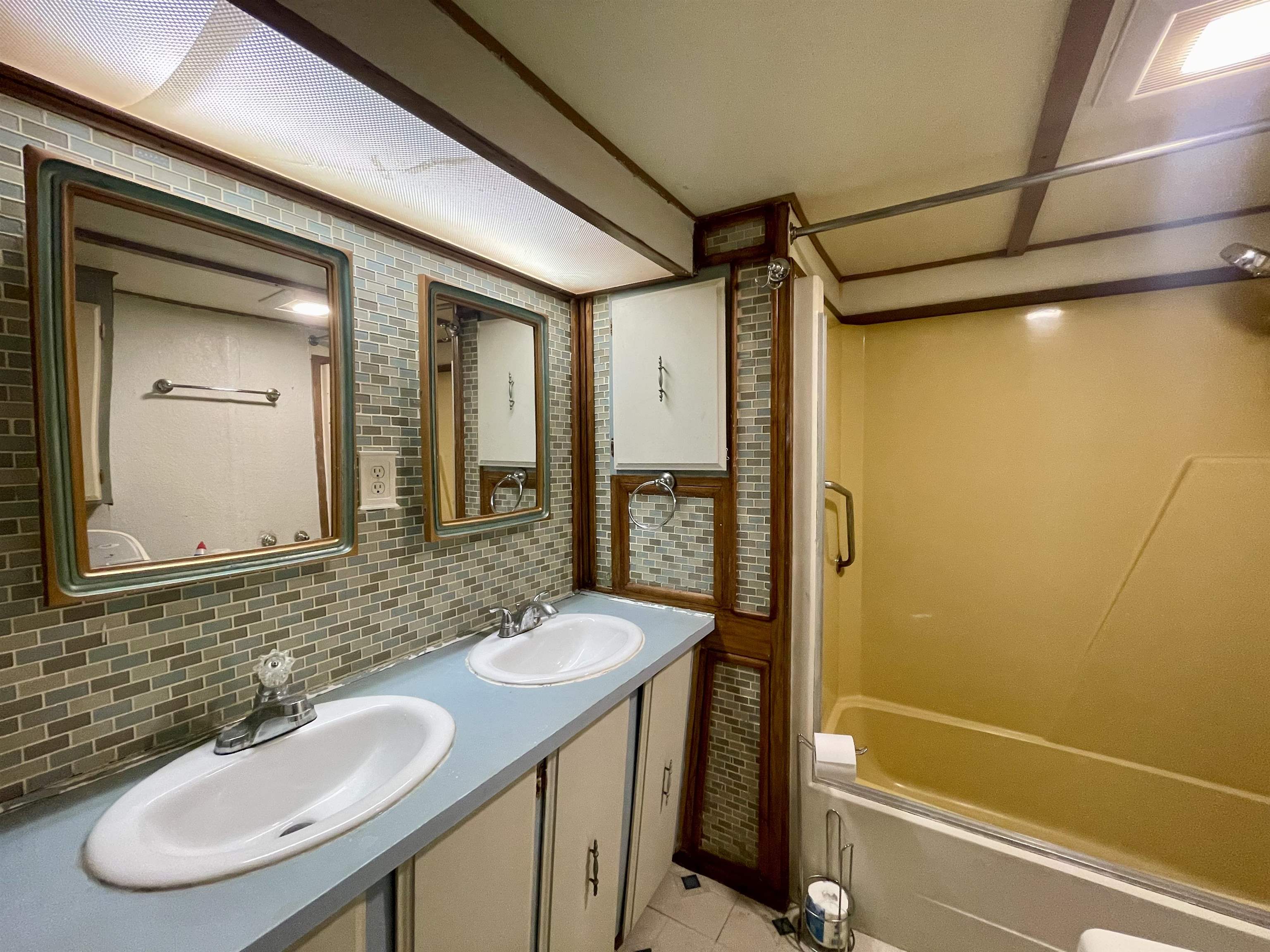 86 Brown Ave, Seabrook, NH 03874