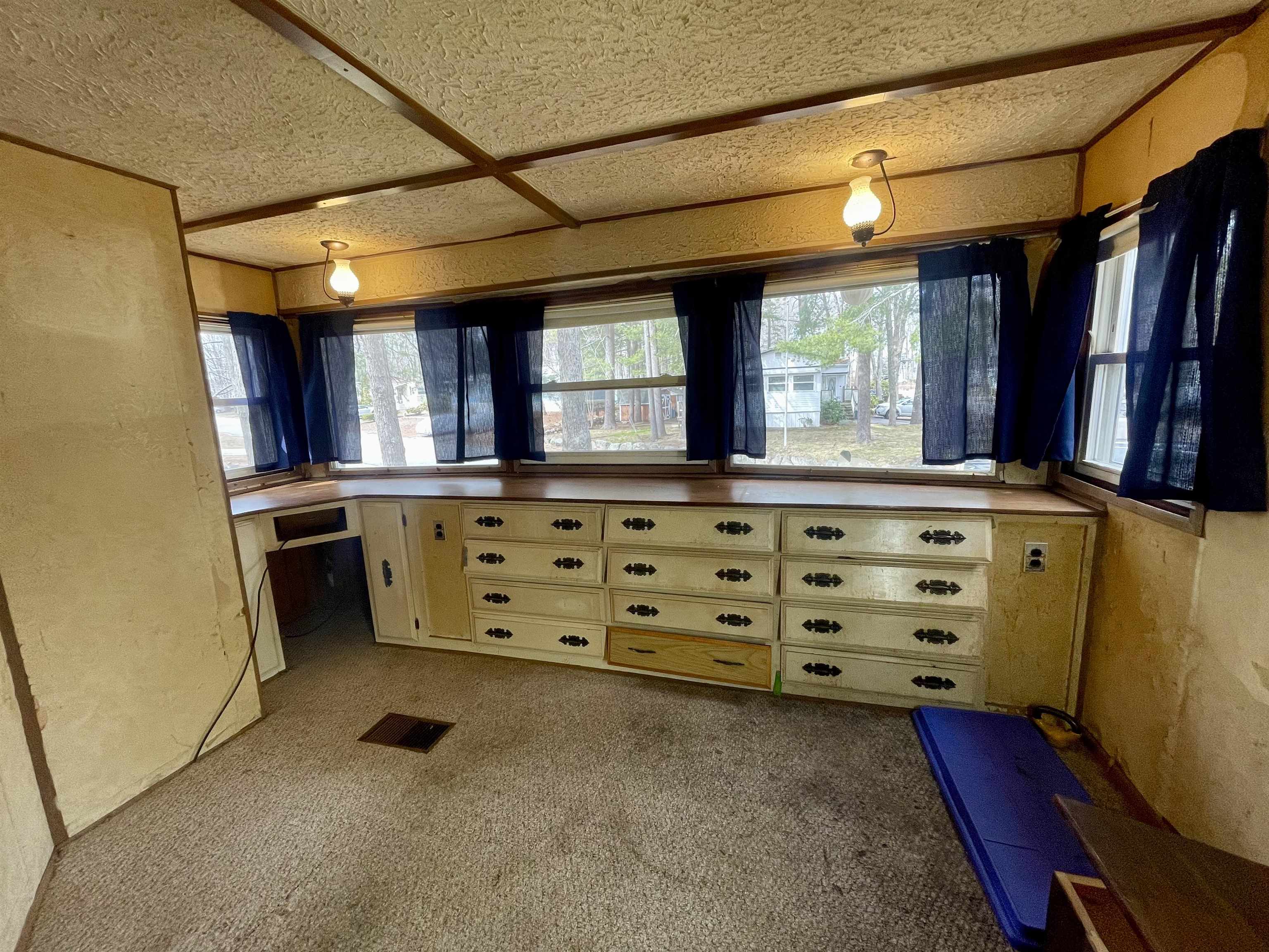 86 Brown Ave, Seabrook, NH 03874