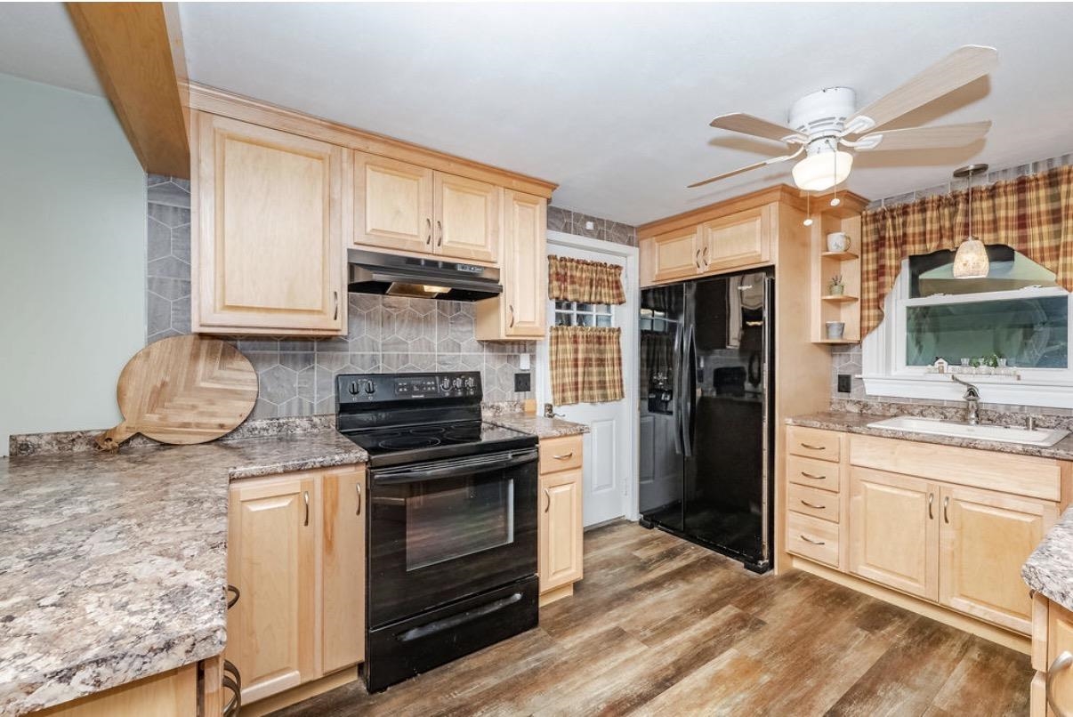 392 Whittier Dr, Fremont, NH 03044