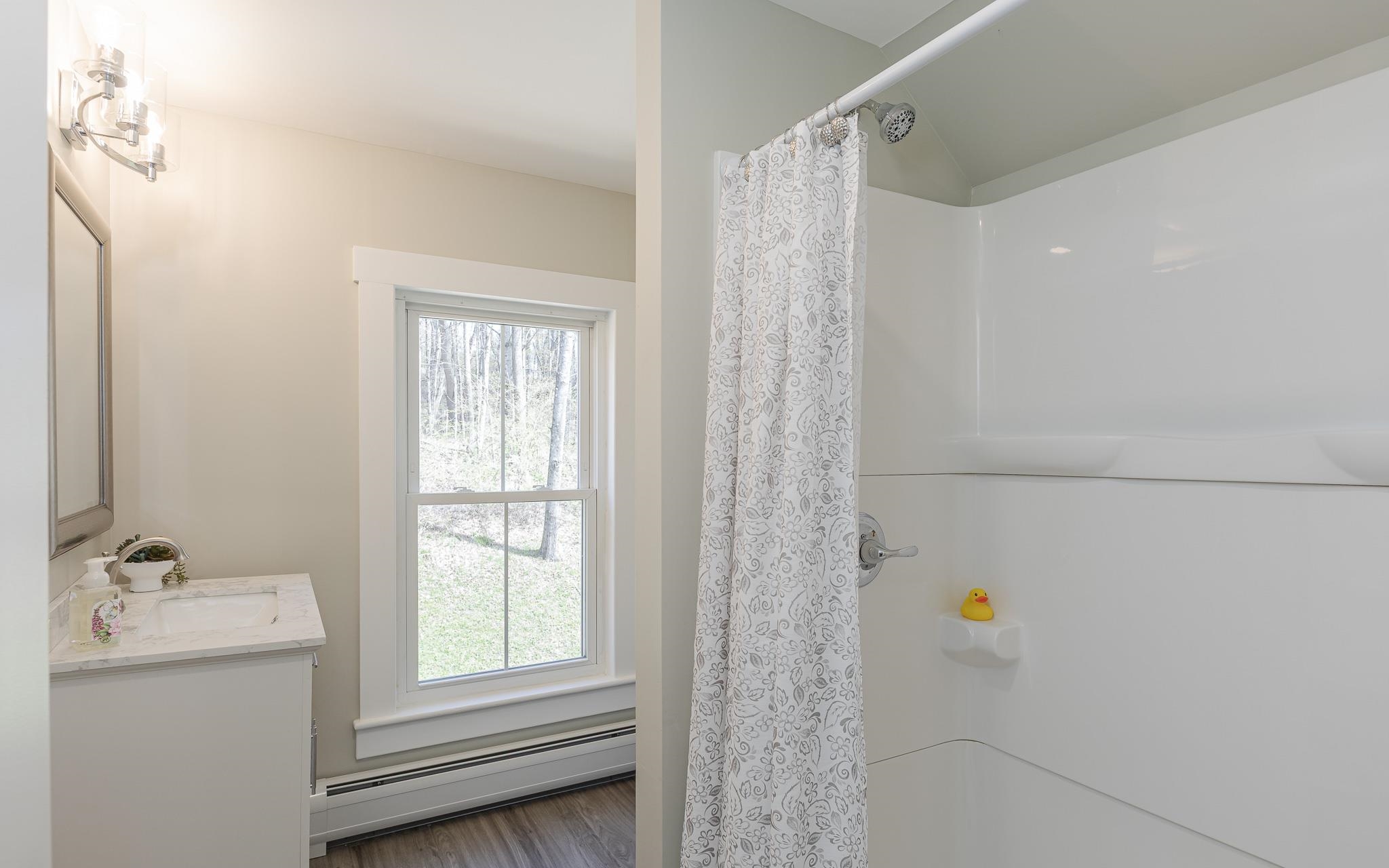 10 Hillside Ave, Swanzey, NH 03446