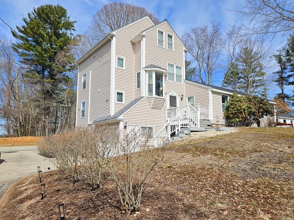 15 Ayers Ln, Dover, NH 03820